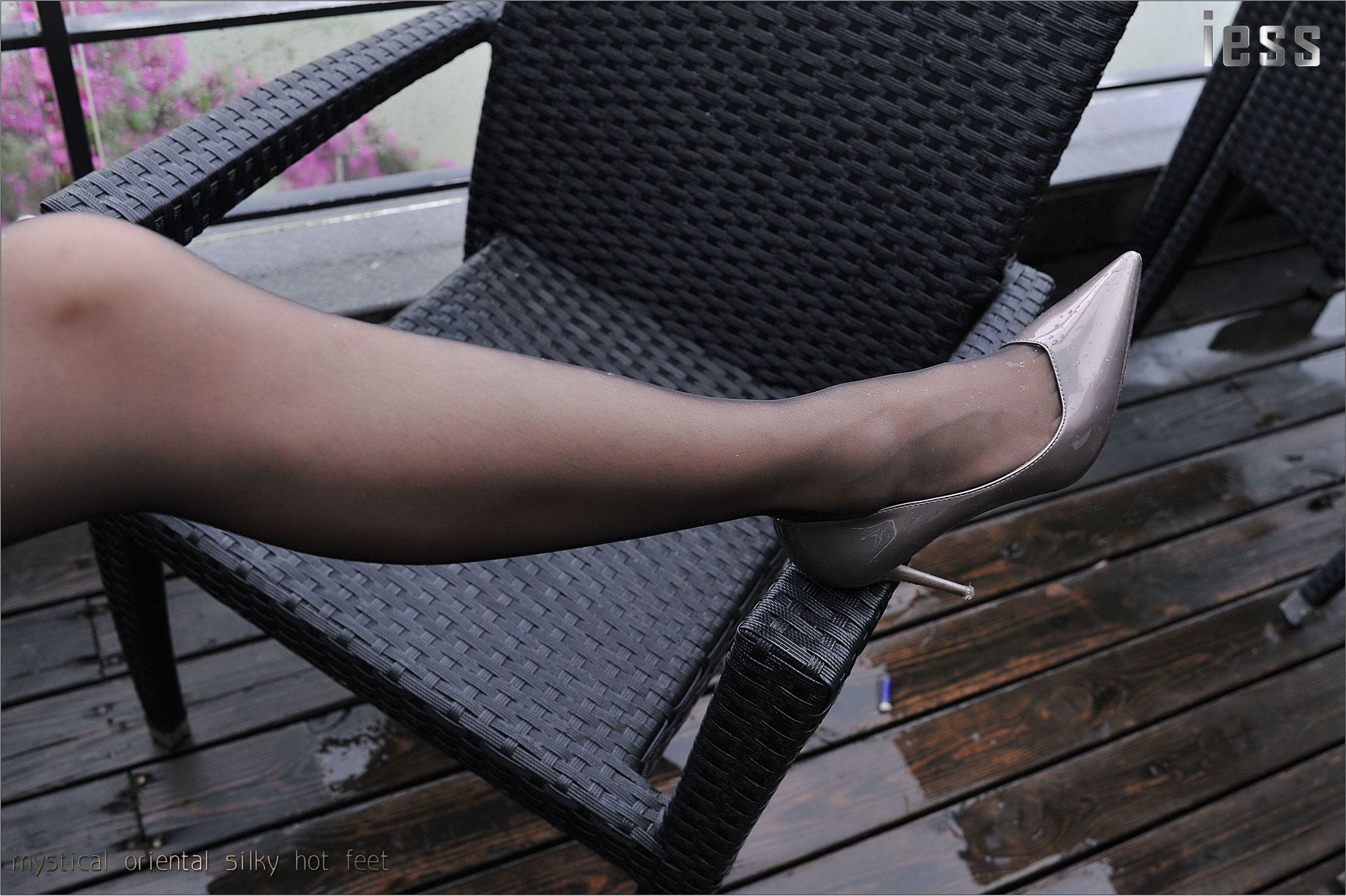 [IESS异思趣向] 2016.11.09 No.029《OL制服黑丝》小雪