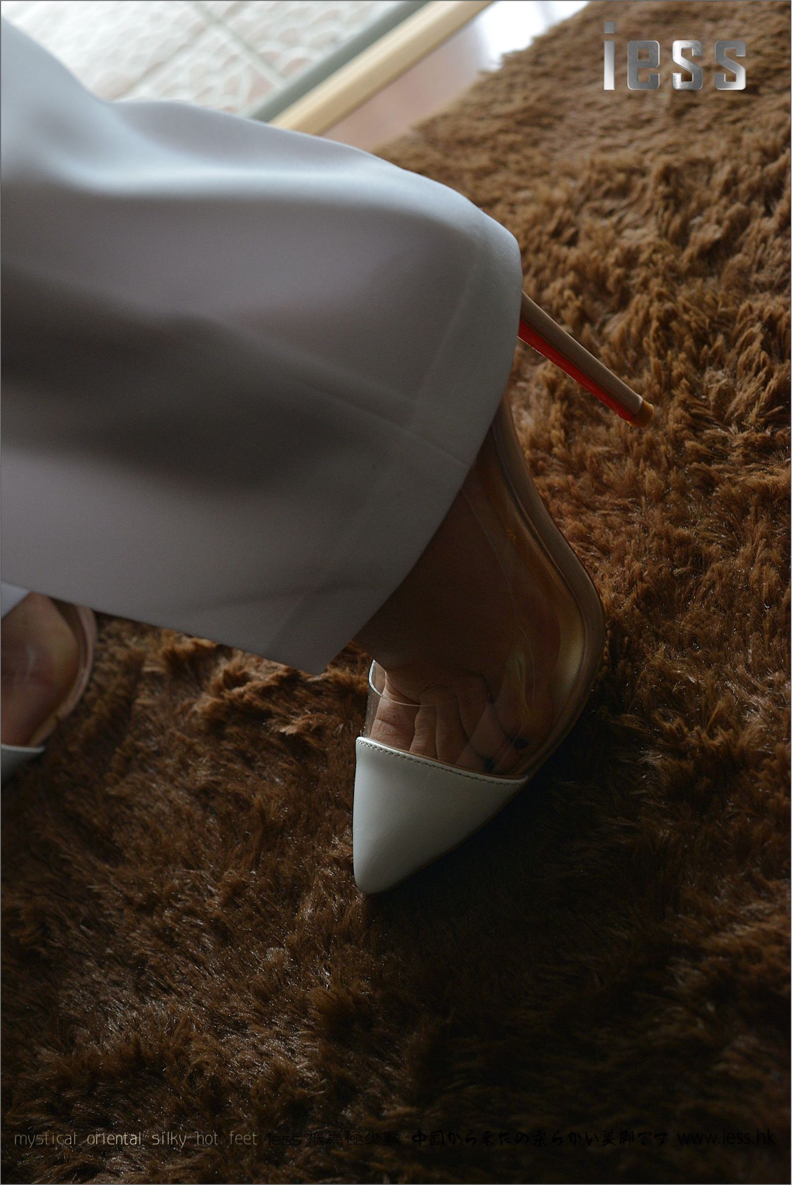 [IESS]异思趣向 悬念 【典藏】裸足高跟鞋