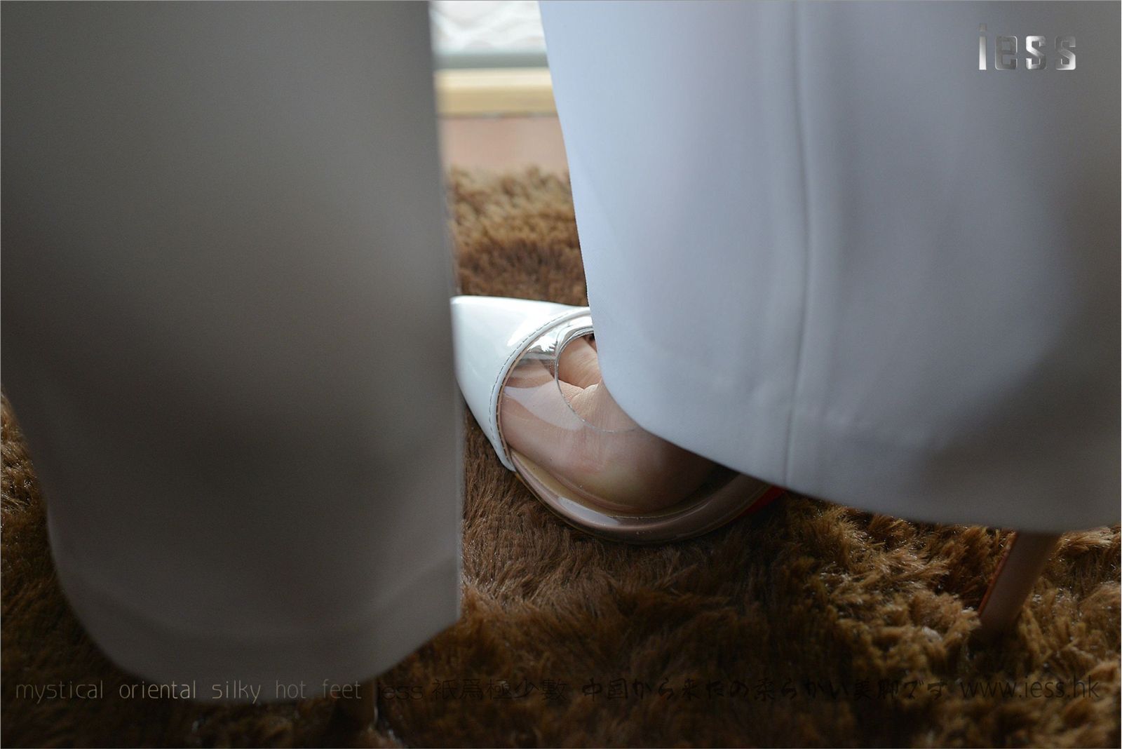 [IESS]异思趣向 悬念 【典藏】裸足高跟鞋