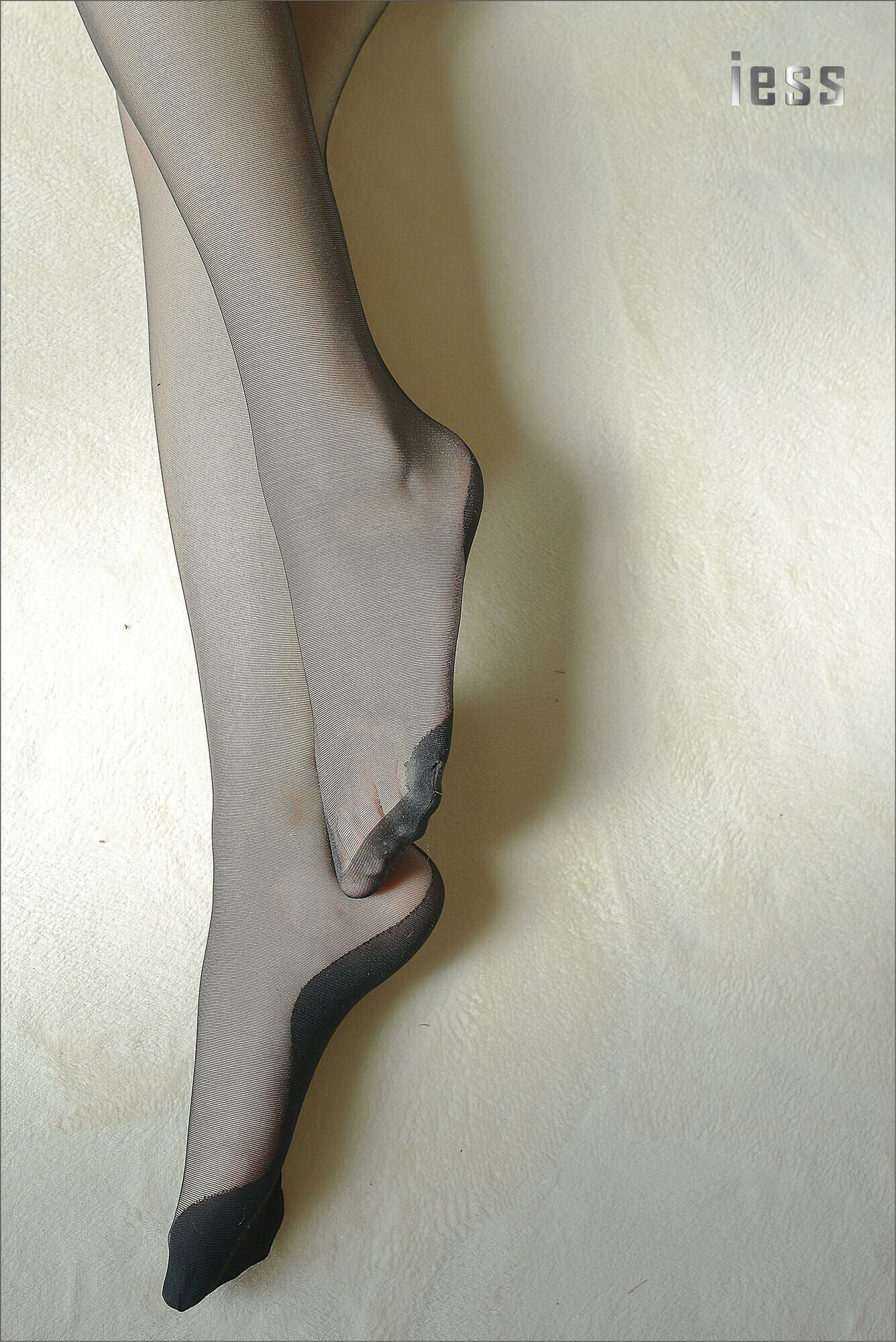 [IESS]异思趣向 温暖的黑丝吊带袜