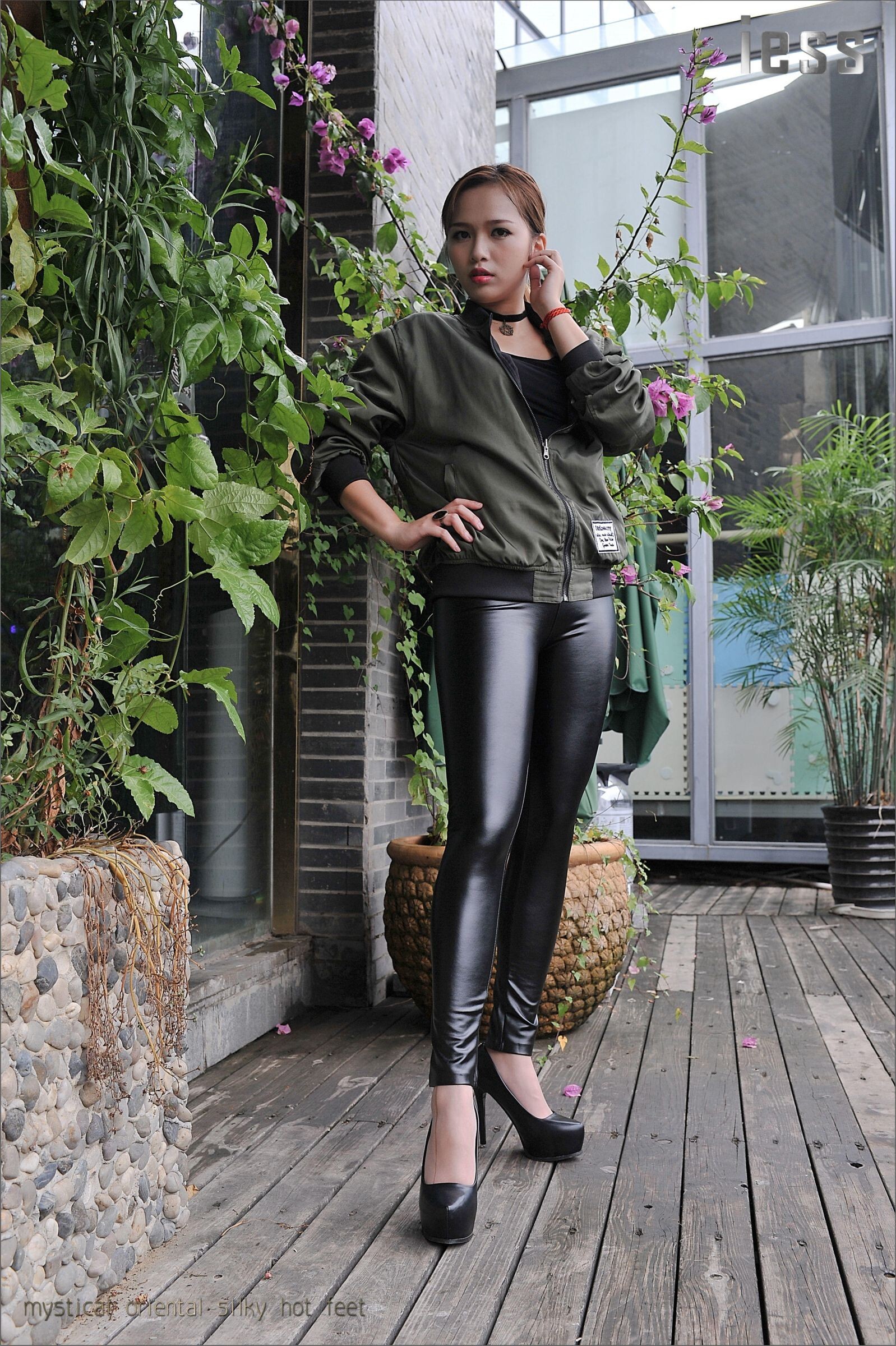 [IESS]异思趣向 羊羊 紧绷皮裤与顺滑肉丝1