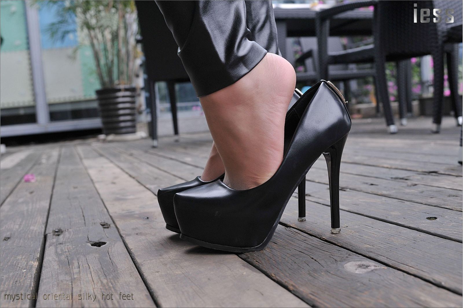 [IESS]异思趣向 羊羊 紧绷皮裤与顺滑肉丝1