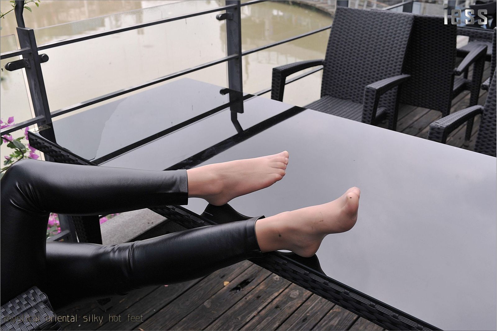 [IESS]异思趣向 羊羊 紧绷皮裤与顺滑肉丝2