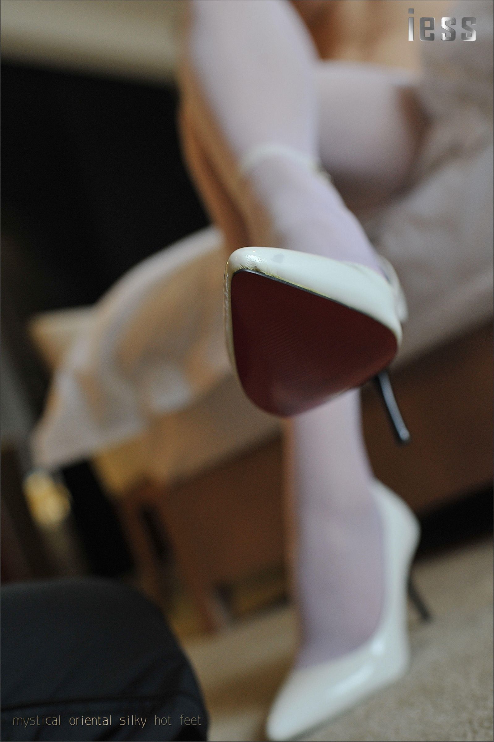 [IESS]异思趣向 优优 白丝职场丝狱女模特