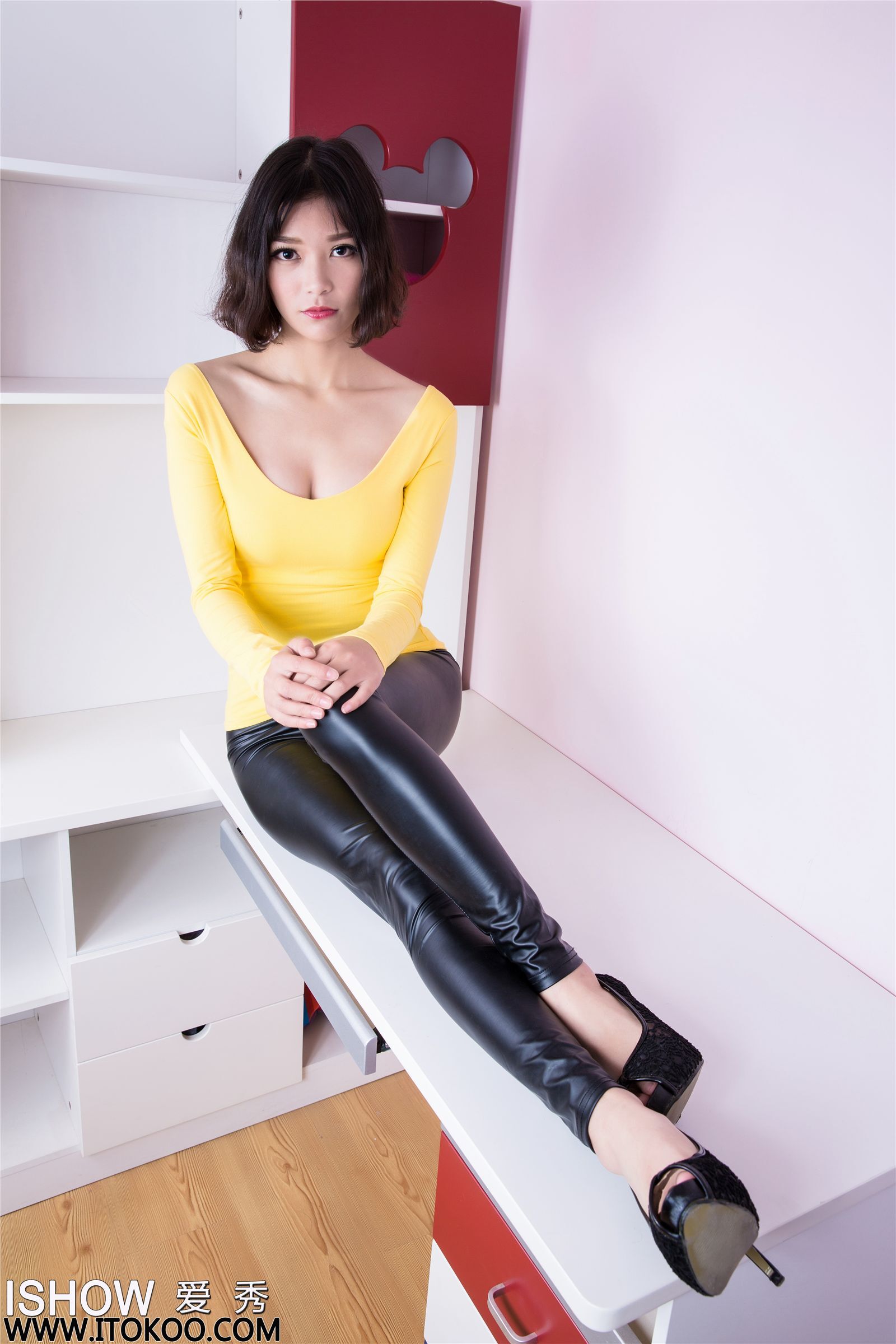 [ISHOW爱秀]2015.11.29 NO.019 余菲菲Faye