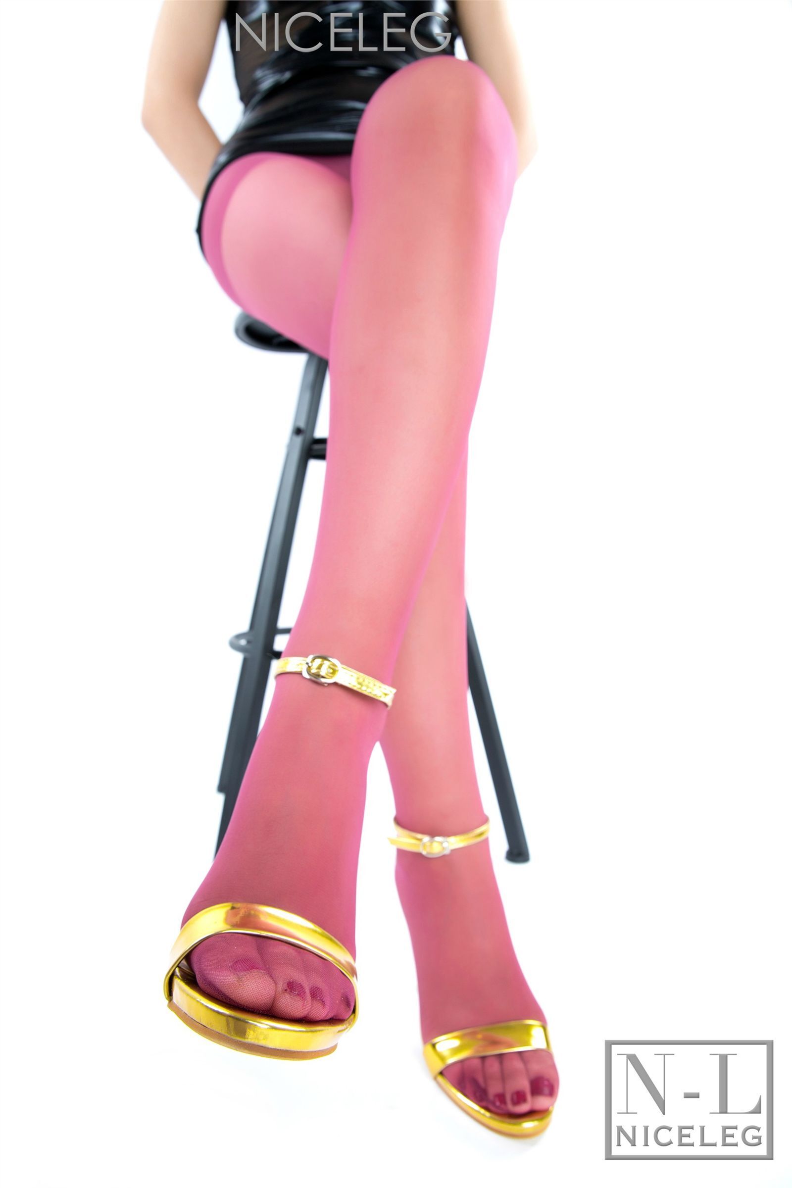 [NICE-LEG] NO.005 经典丝袜美腿，和丝宝有的一拼