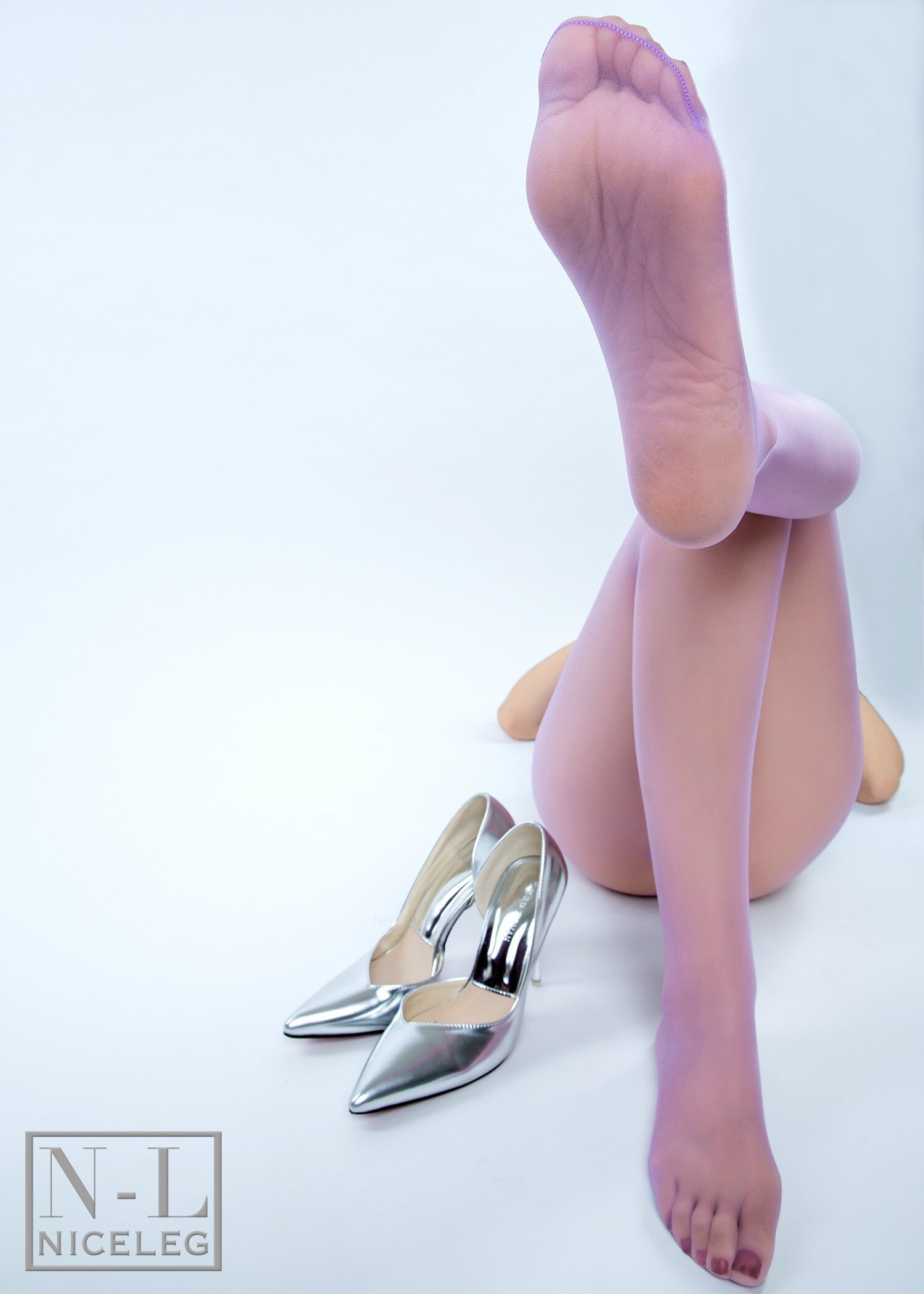 [NICE-LEG] NO.005 经典丝袜美腿，和丝宝有的一拼