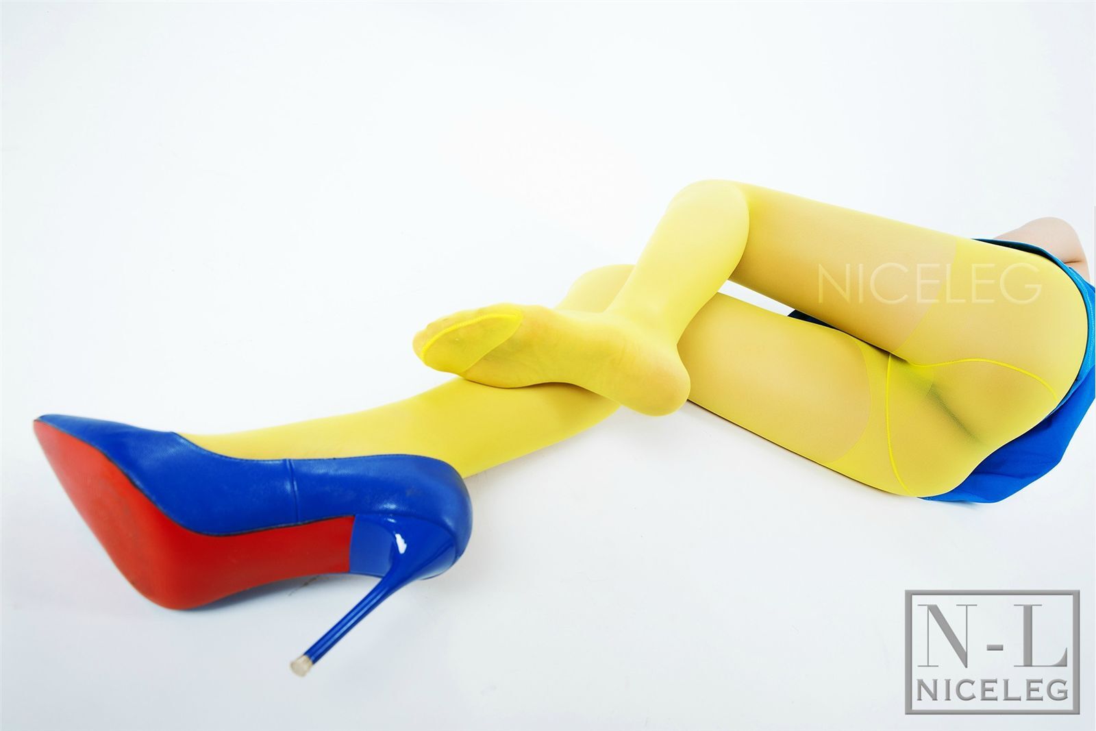 [NICE-LEG] NO.007 经典丝袜美腿，和丝宝有的一拼