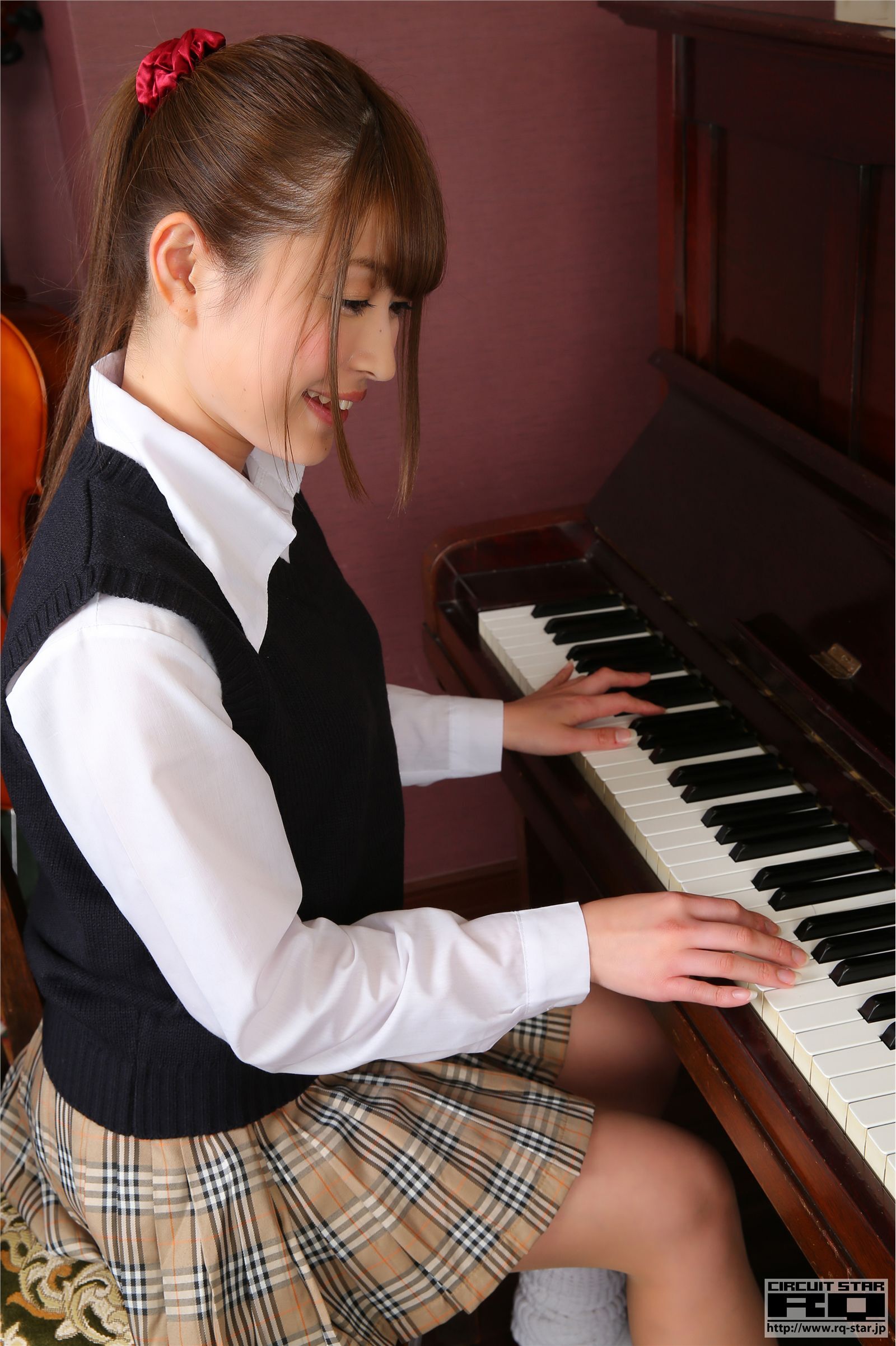 [RQ-STAR]2016.06.13 Ruka Kiritani 桐谷流華 School Girl