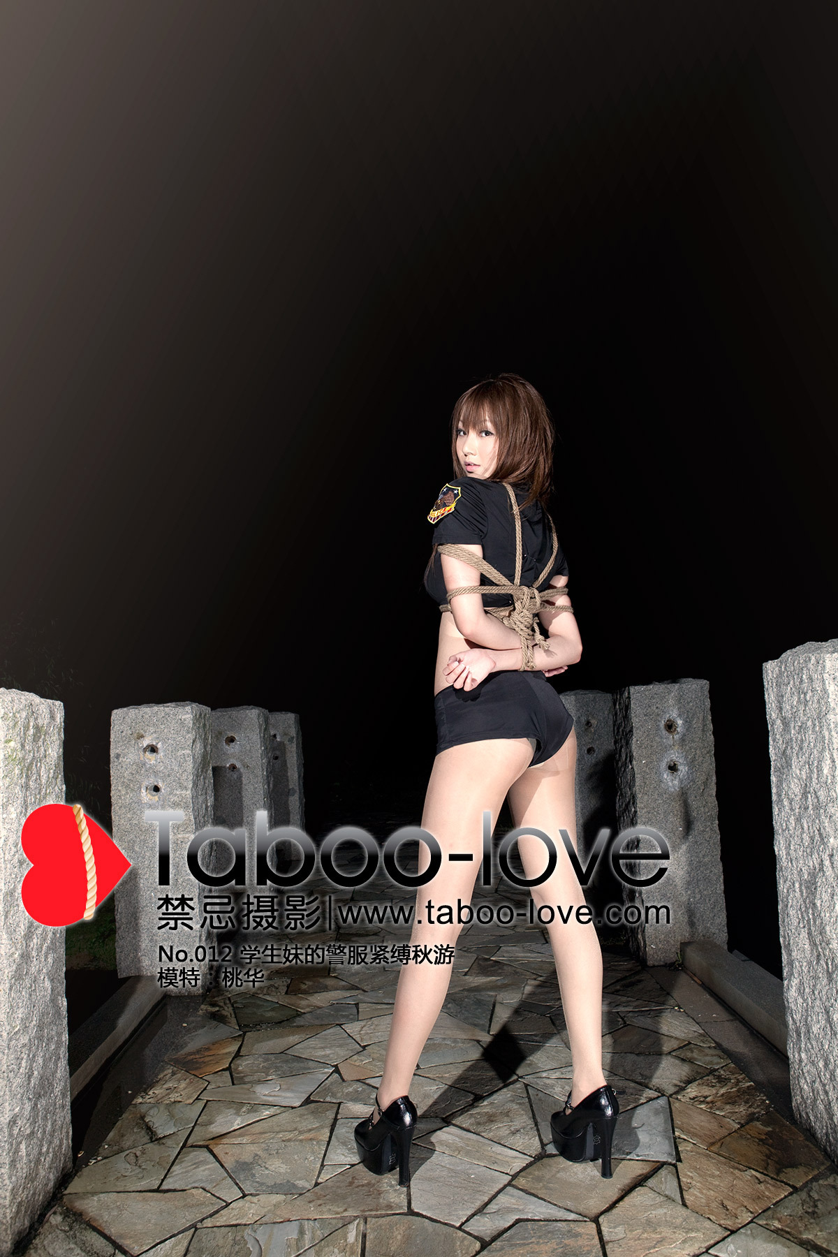 禁忌摄影 No.012 学生妹的警服紧缚秋游