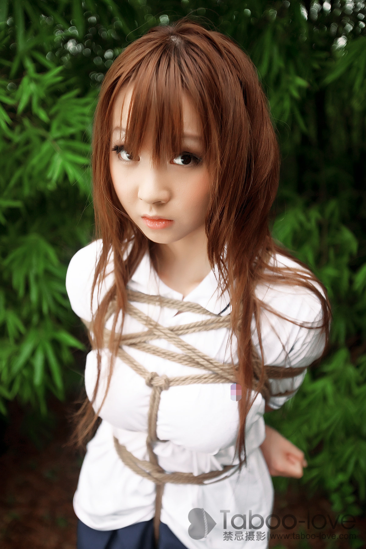 禁忌摄影 No.012 学生妹的警服紧缚秋游