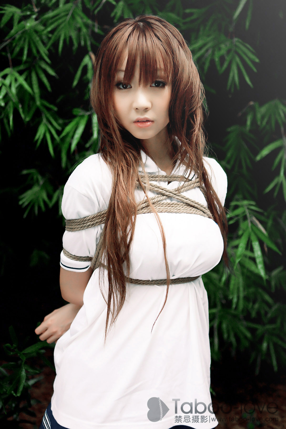 禁忌摄影 No.012 学生妹的警服紧缚秋游