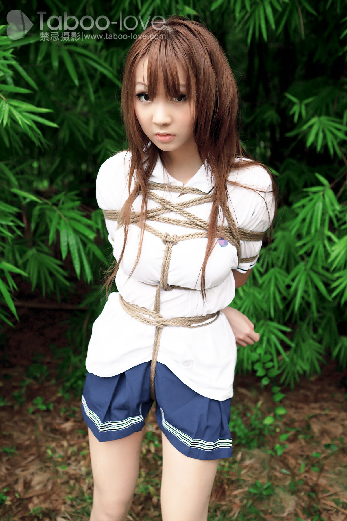 禁忌摄影 No.012 学生妹的警服紧缚秋游