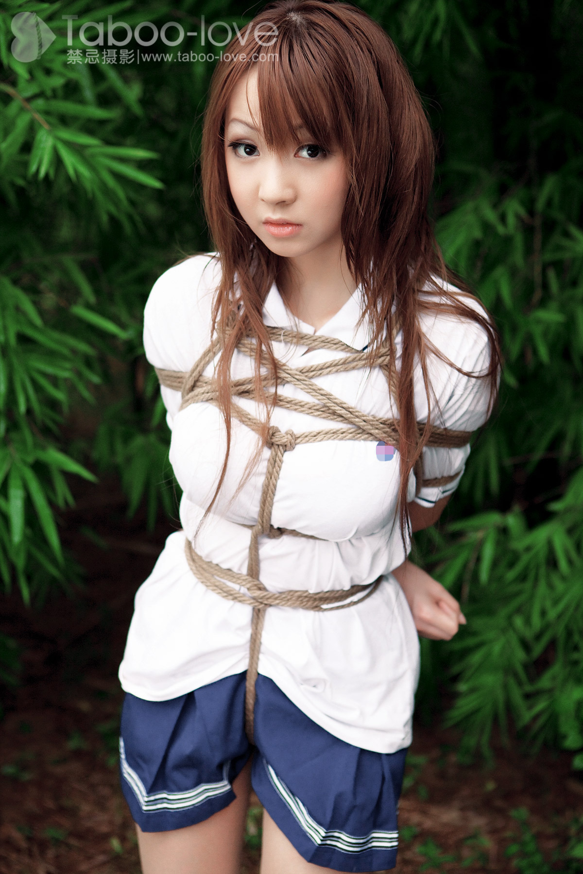 禁忌摄影 No.012 学生妹的警服紧缚秋游