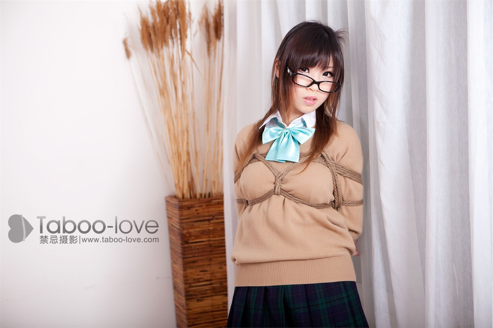 No.040 学生制服眼镜娘 禁忌摄影