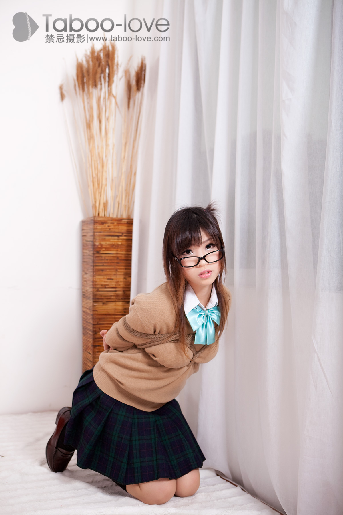 No.040 学生制服眼镜娘 禁忌摄影