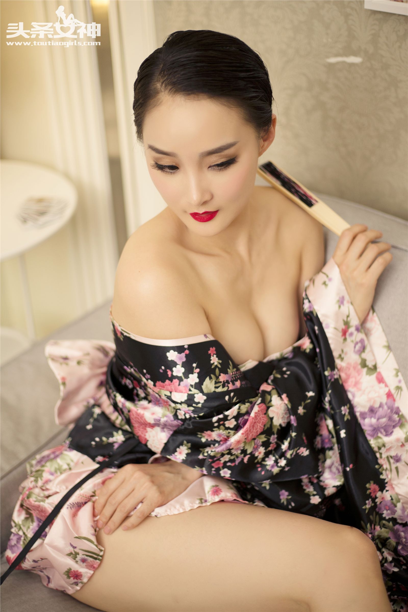 [Toutiaogirls]头条女神 2016.06.10 周营营 再见小姨多鹤