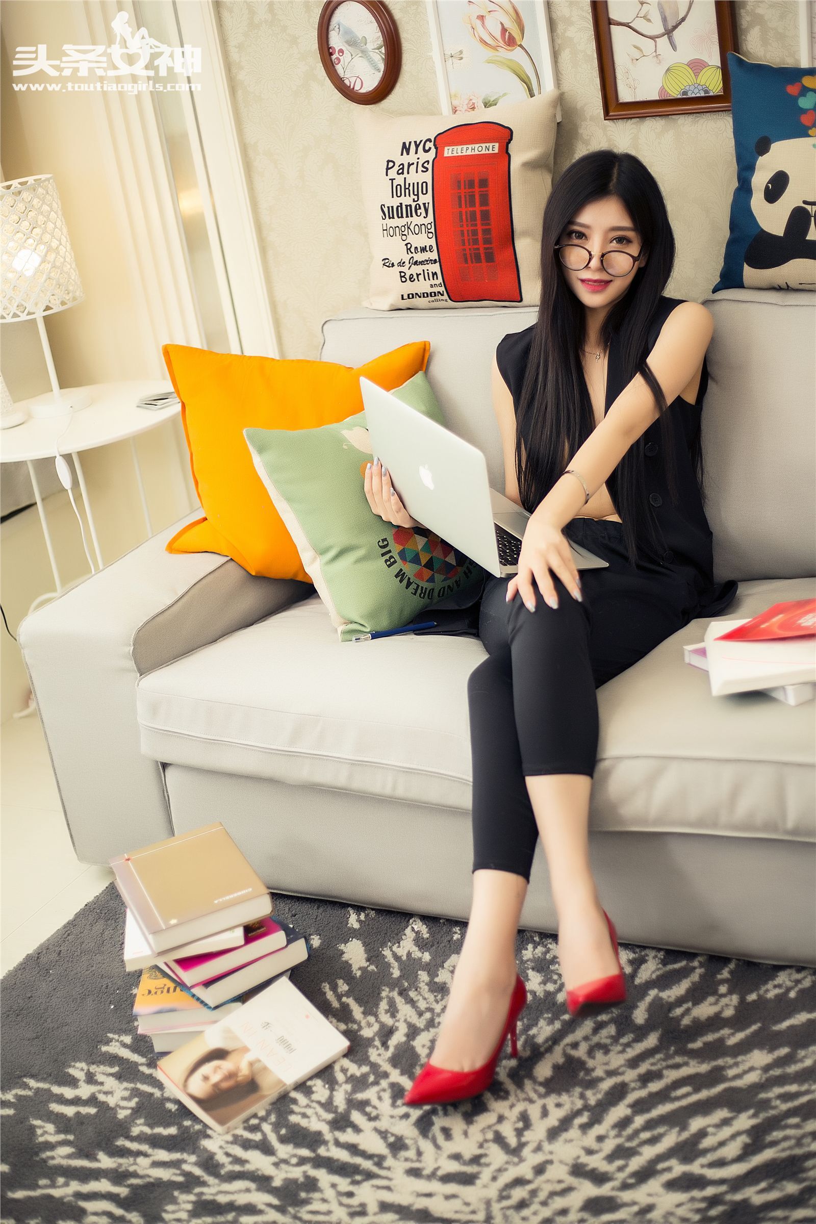 [Toutiaogirls头条女神]2016-06-21 黑丝眼镜 丝袜特刊② COCO