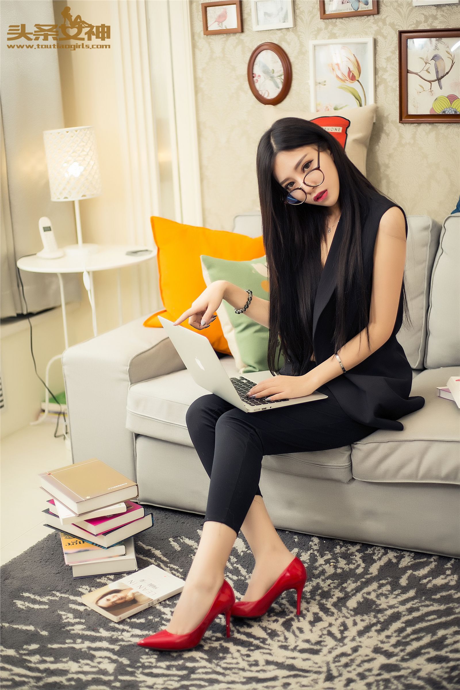 [Toutiaogirls头条女神]2016-06-21 黑丝眼镜 丝袜特刊② COCO