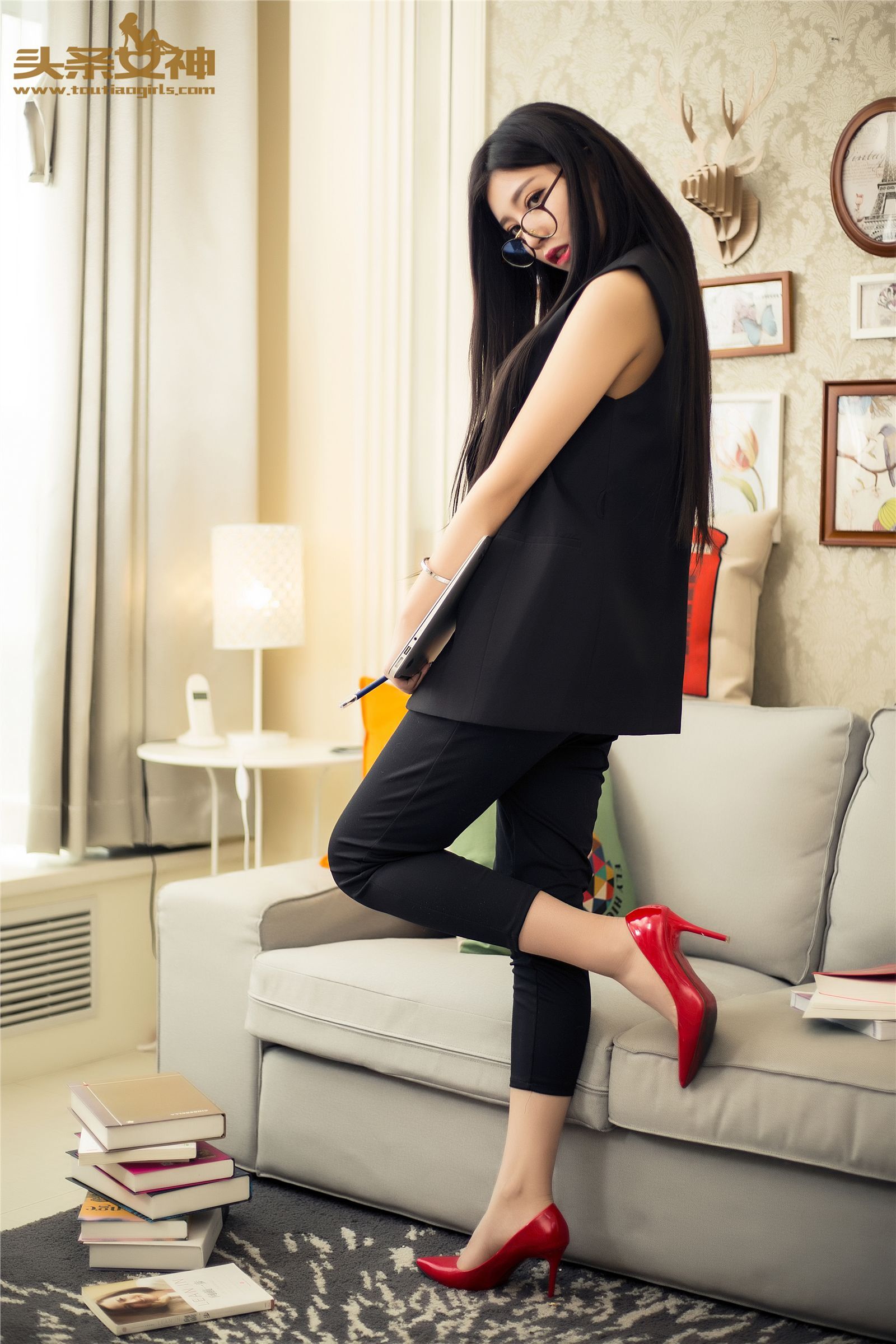 [Toutiaogirls头条女神]2016-06-21 黑丝眼镜 丝袜特刊② COCO