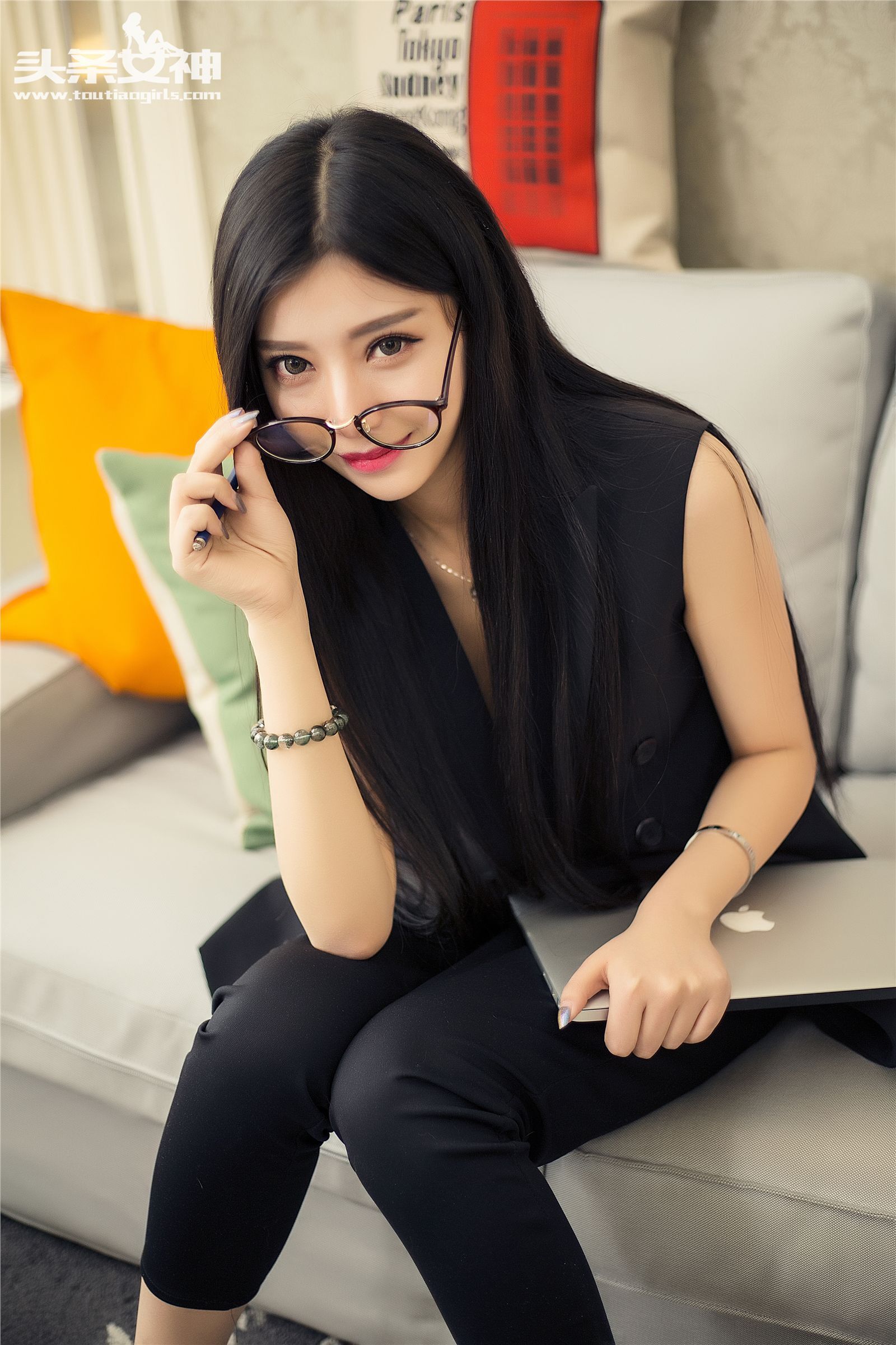 [Toutiaogirls头条女神]2016-06-21 黑丝眼镜 丝袜特刊② COCO