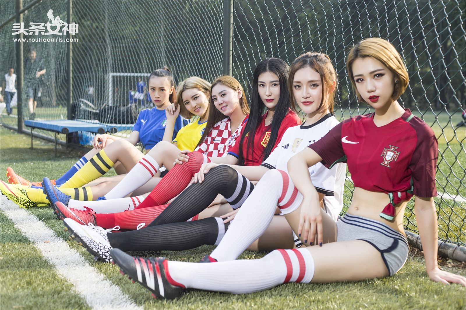 [Toutiaogirls]头条女神 2016.06.27 欧洲杯全家福