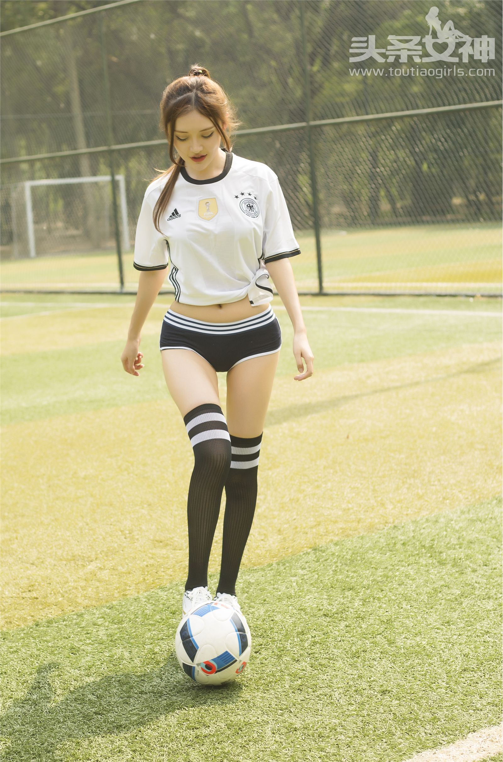 [Toutiaogirls]头条女神 2016.06.27 欧洲杯全家福