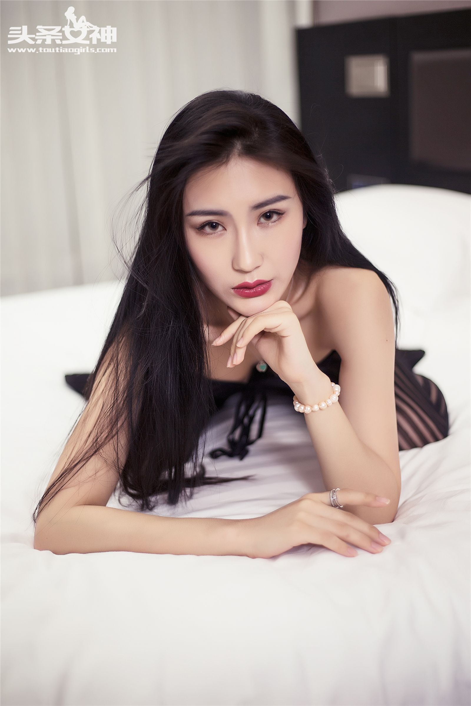 [TouTiao头条女神] 2016.07.04 黑丝诱惑 瑷妮