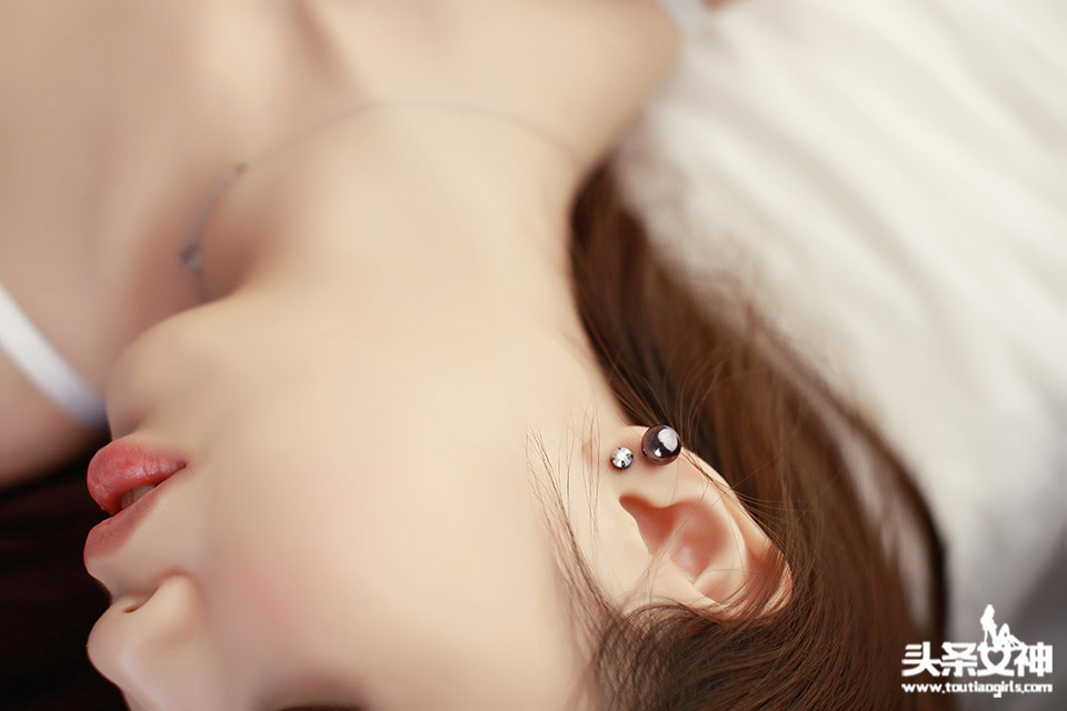 [Toutiaogirls头条女神]2016-08-02 龙纹身女孩 小小鱼