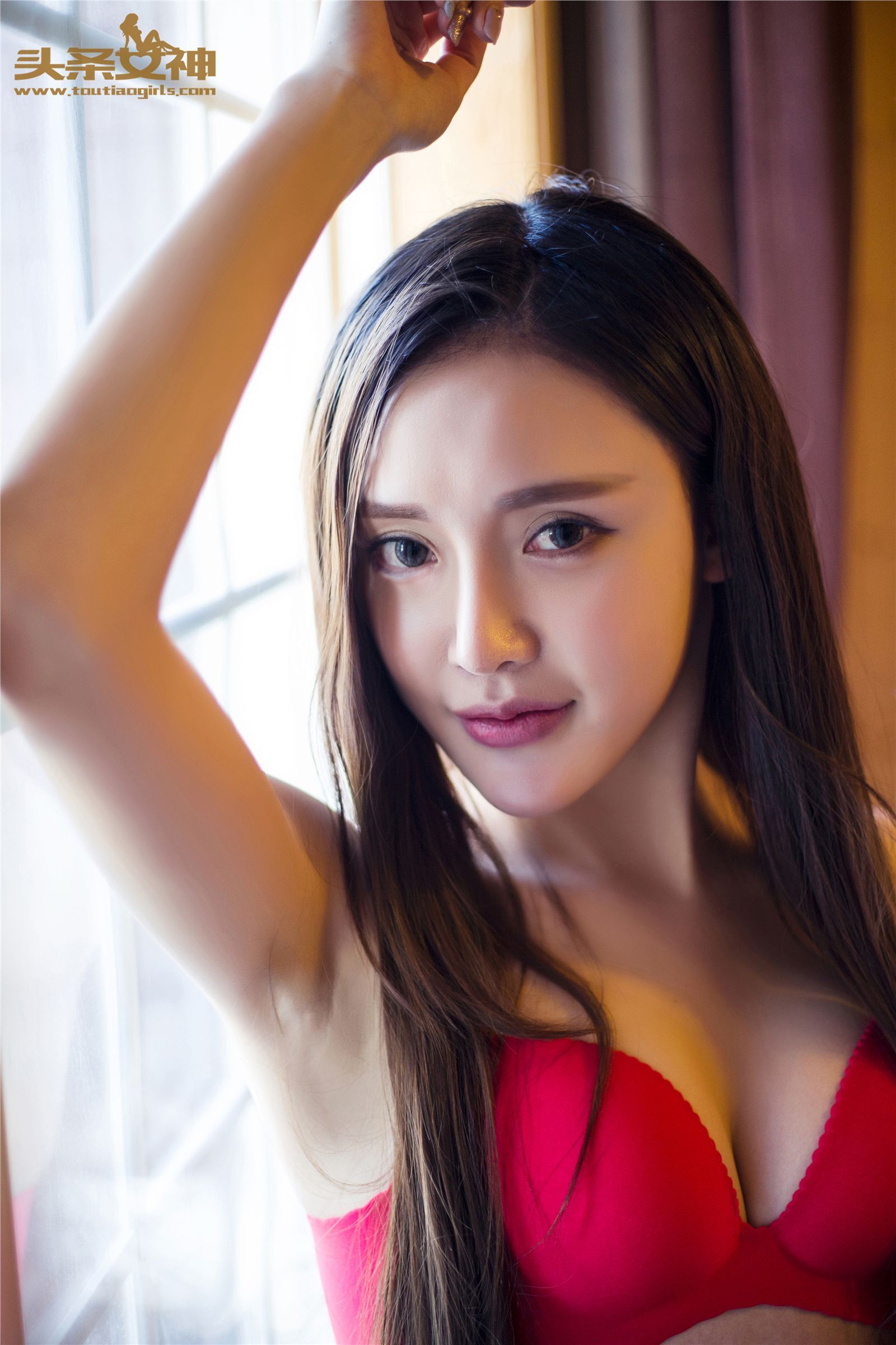 [Toutiaogirls头条女神]2016-08-20 雪屋比基尼 昭妍