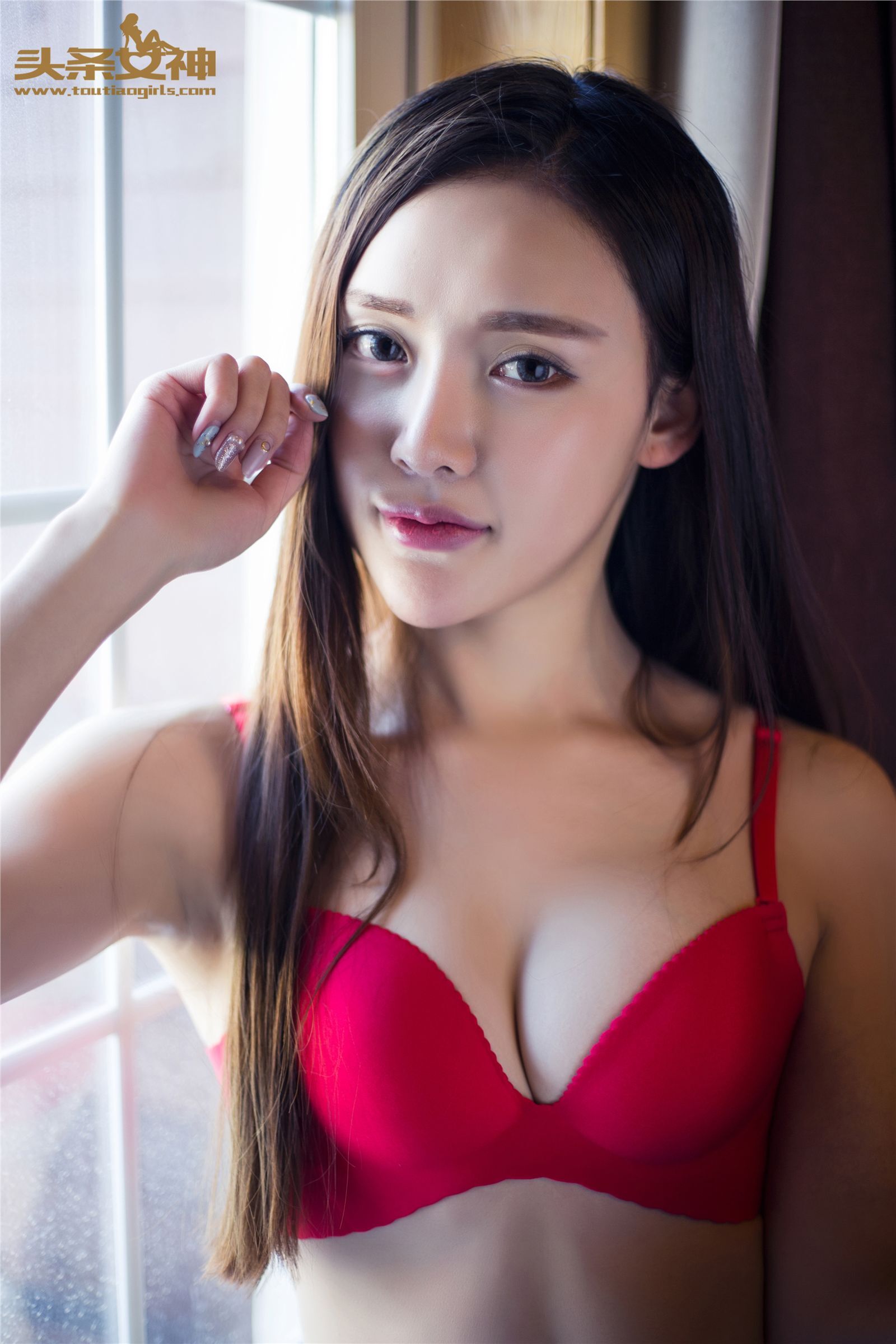 [Toutiaogirls头条女神]2016-08-20 雪屋比基尼 昭妍