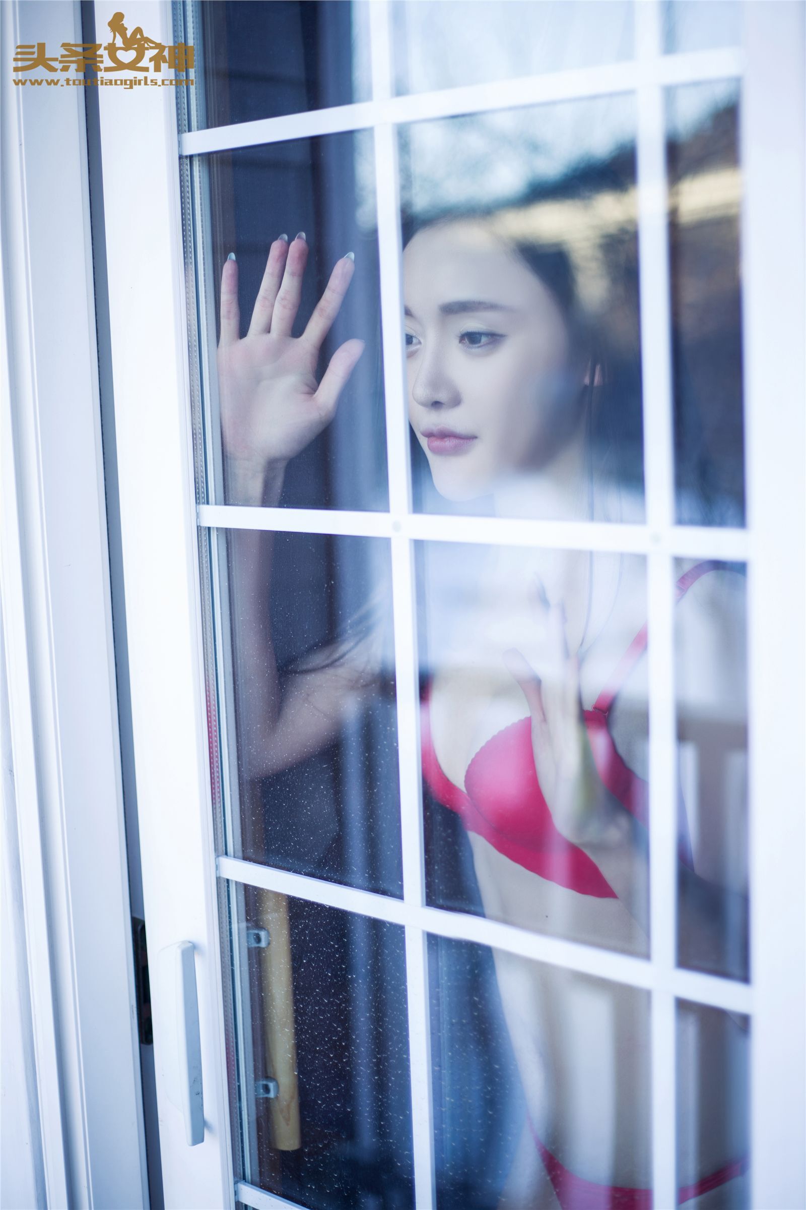 [Toutiaogirls头条女神]2016-08-20 雪屋比基尼 昭妍