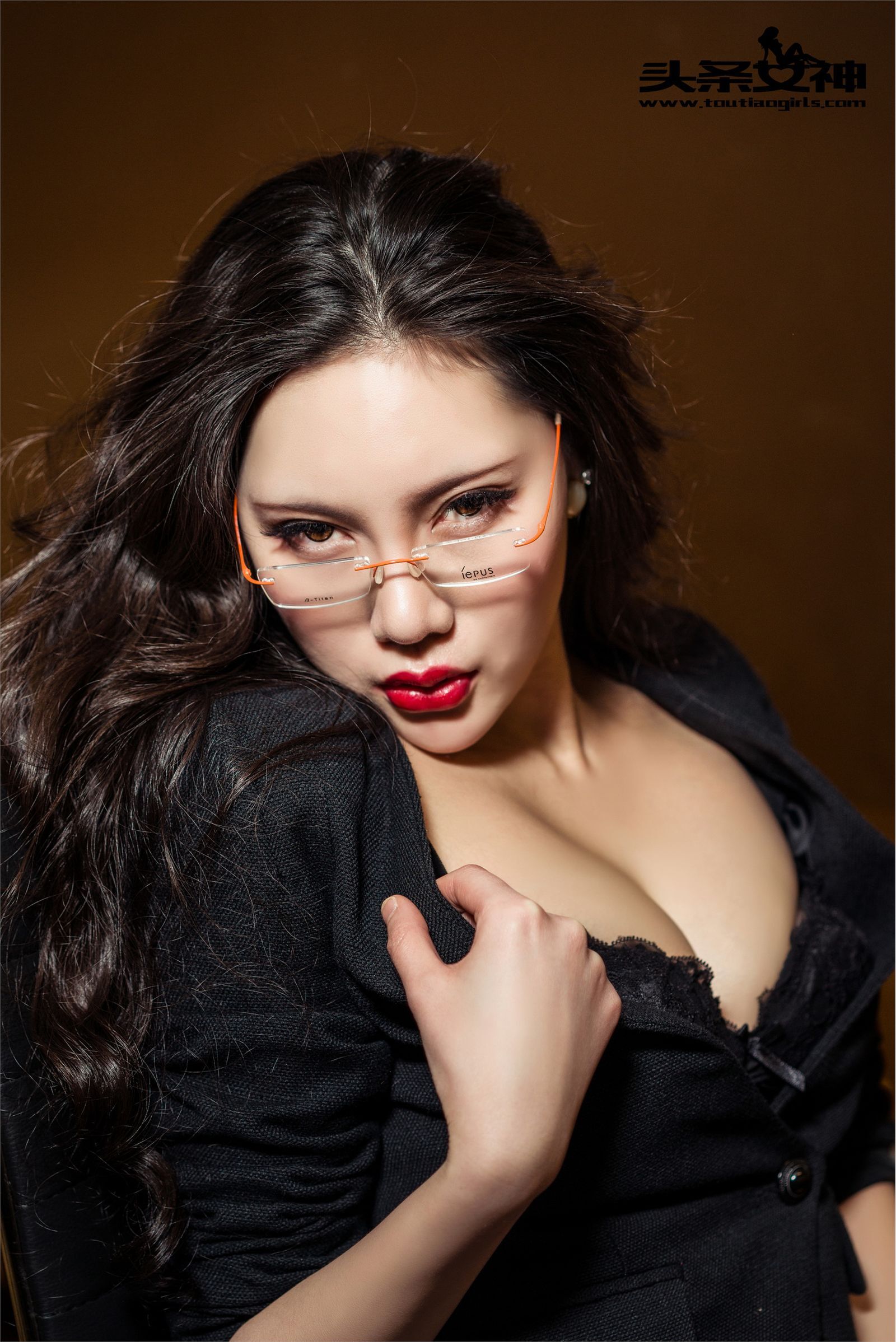 [Toutiaogirls头条女神]2016-09-16 美足秘书 米娅