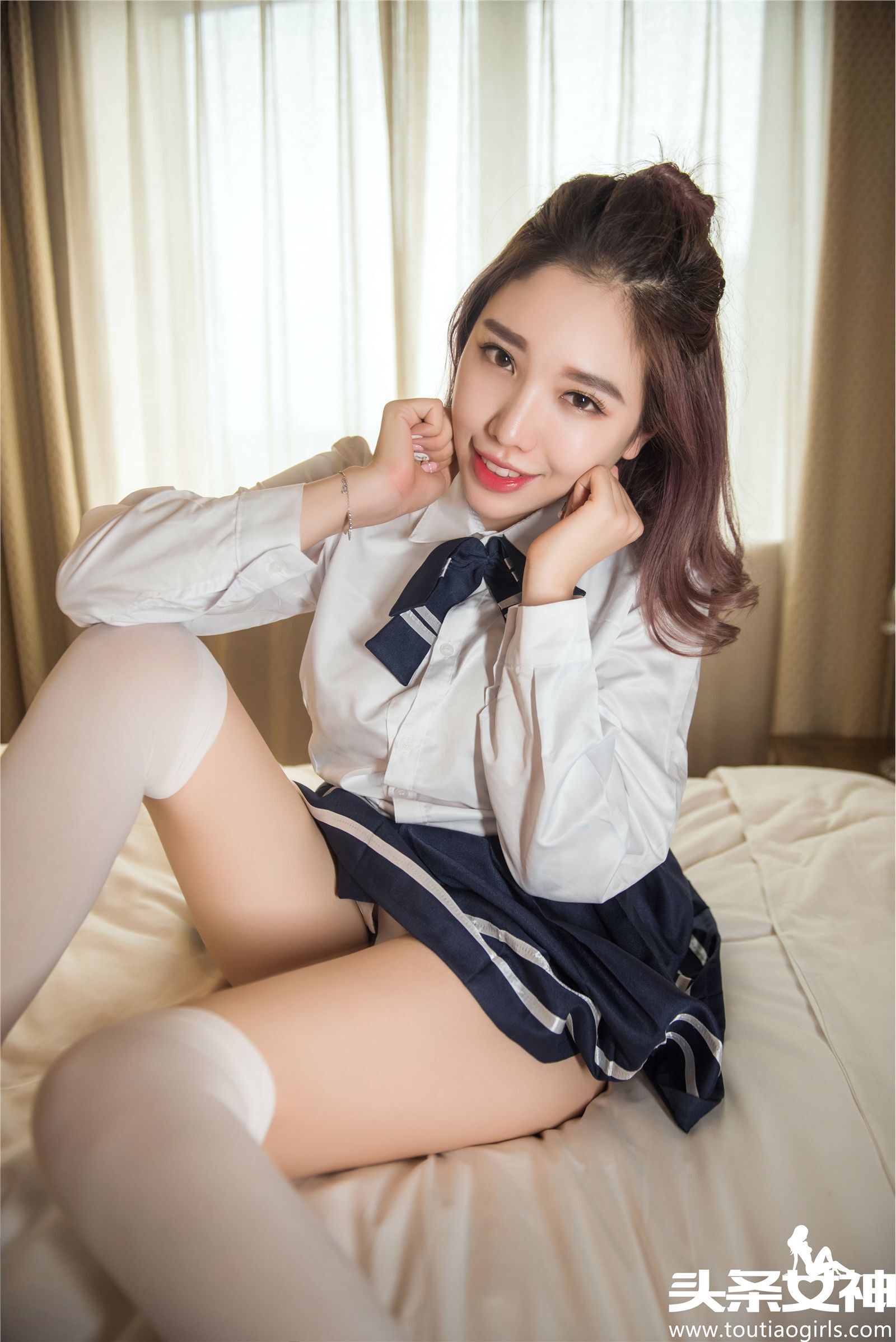 [TouTiao]头条女神 2016-10-29 筱妮 草莓牛奶