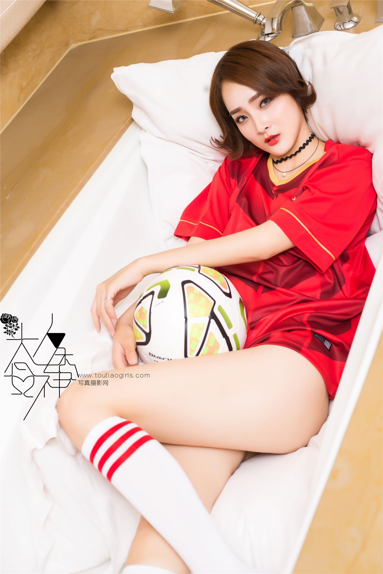 [Toutiaogirls头条女神]2016-11-14 致敬曼联写真 周夕爱