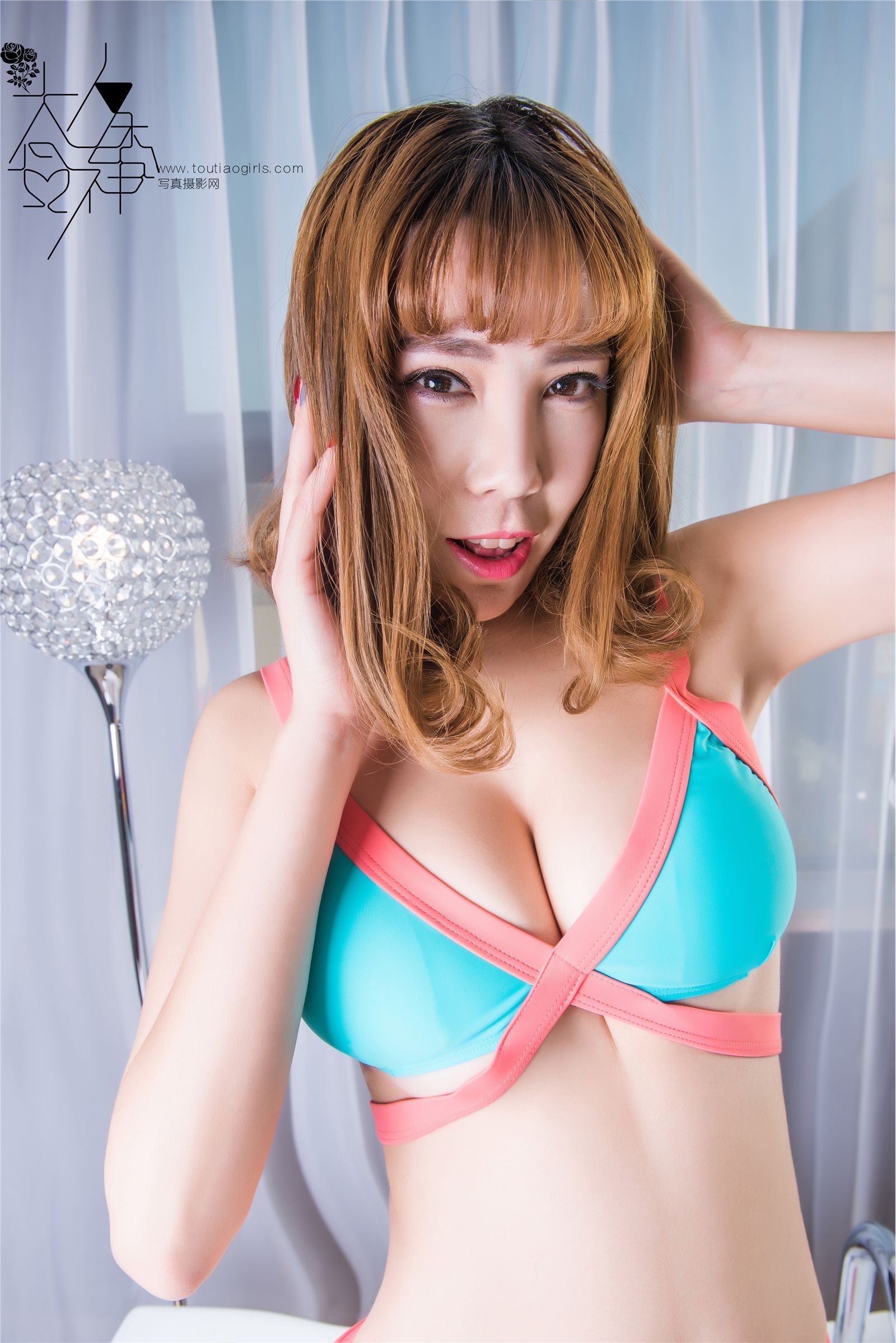 [Toutiaogirls头条女神]2016-11-15 气质轻熟女写真蜜桃美臀 李绫绾