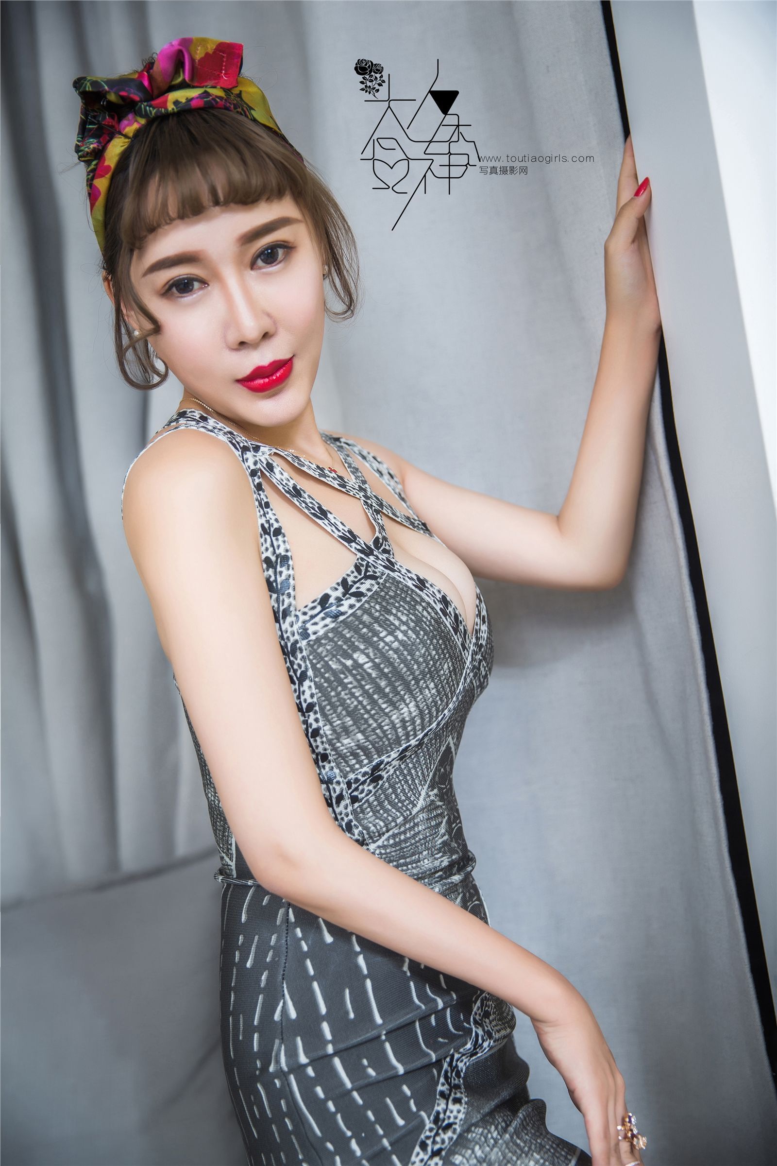 [Toutiaogirls头条女神]2016-11-27 大胸女上司性感内衣写真 美汐