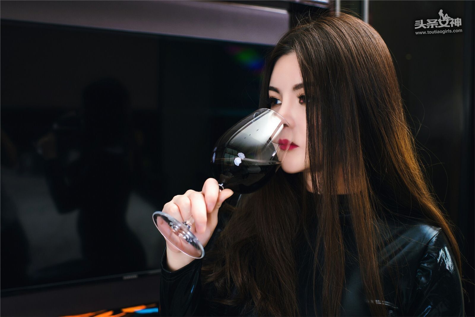 [TouTiao]头条女神 2017-02-11 童安琪 巨乳搜查官