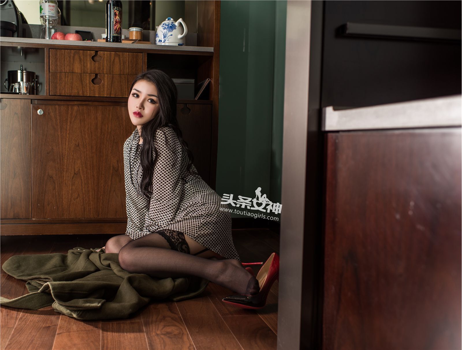 [头条女神] 2017.02.15 NO.268 等爱的玫瑰 陈宇曦