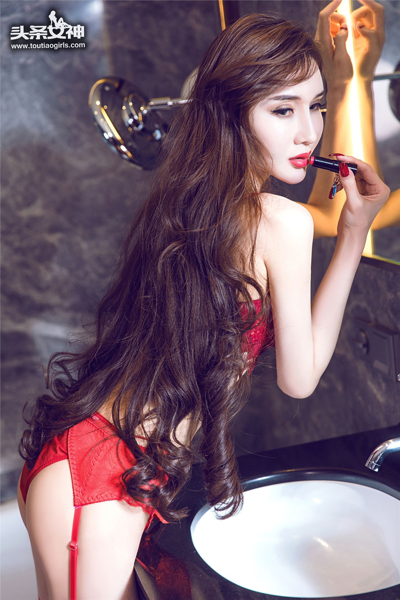 [头条女神] 2017.03.08 NO.288 花漾女神 阿依努尔瓦娅