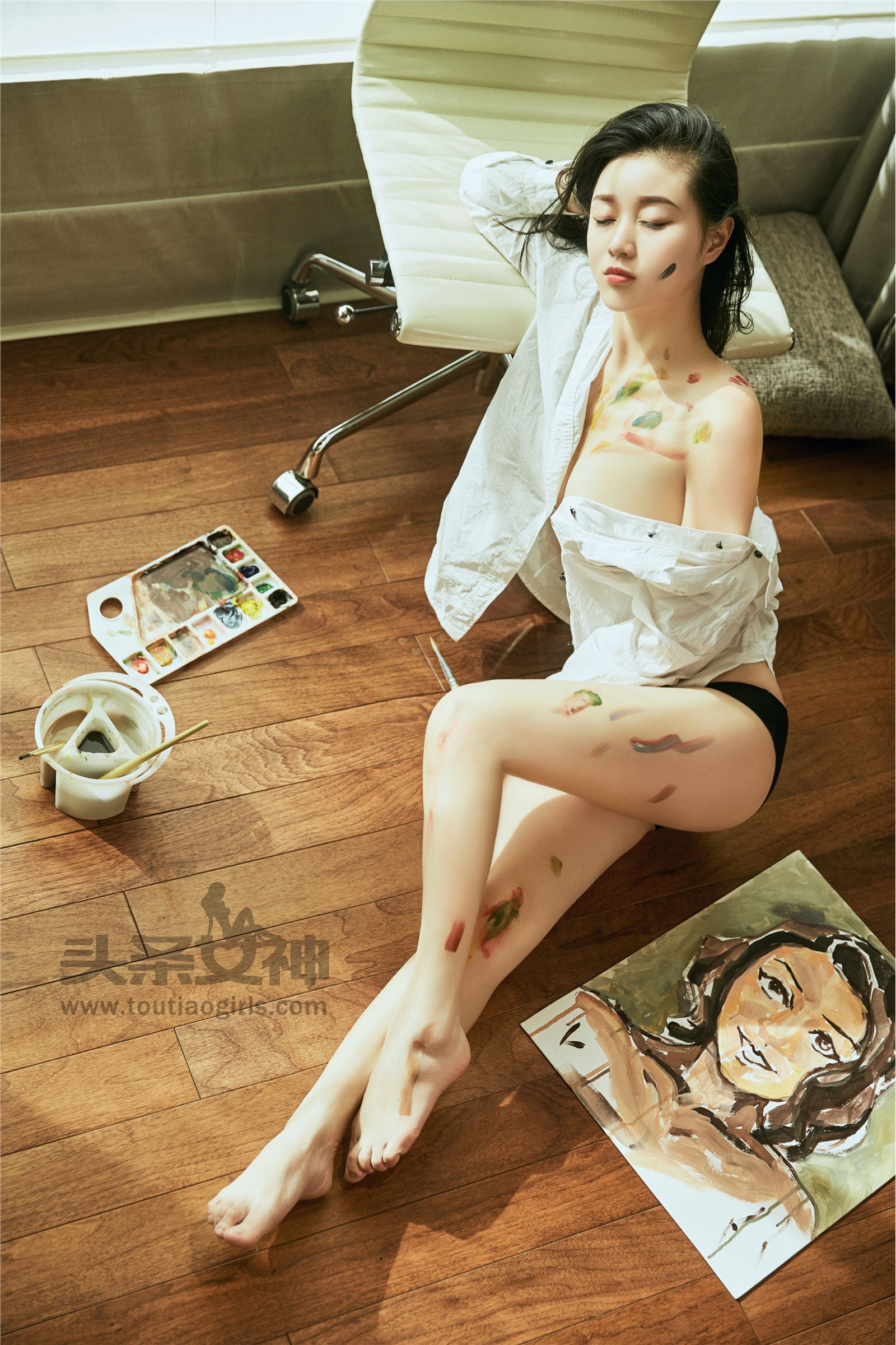 [TouTiao]头条女神 2017-03-22 张梓然 画中维纳斯