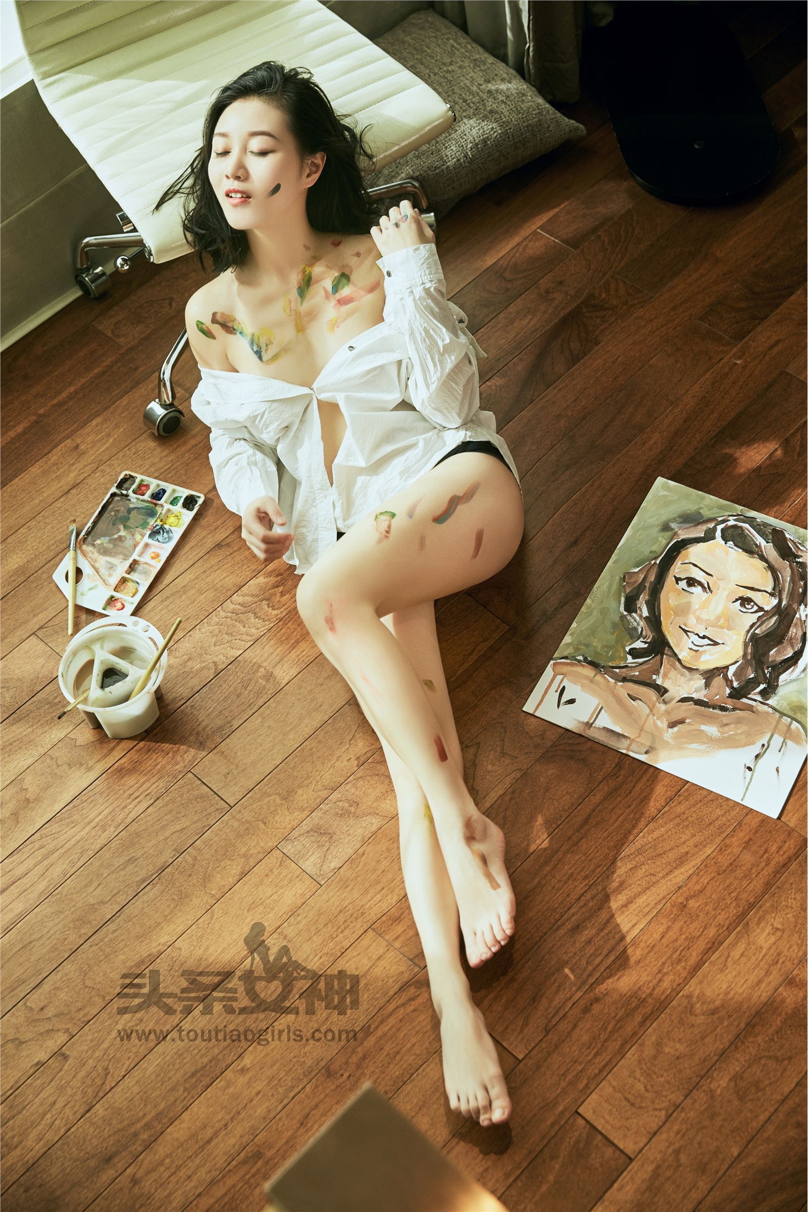 [TouTiao]头条女神 2017-03-22 张梓然 画中维纳斯