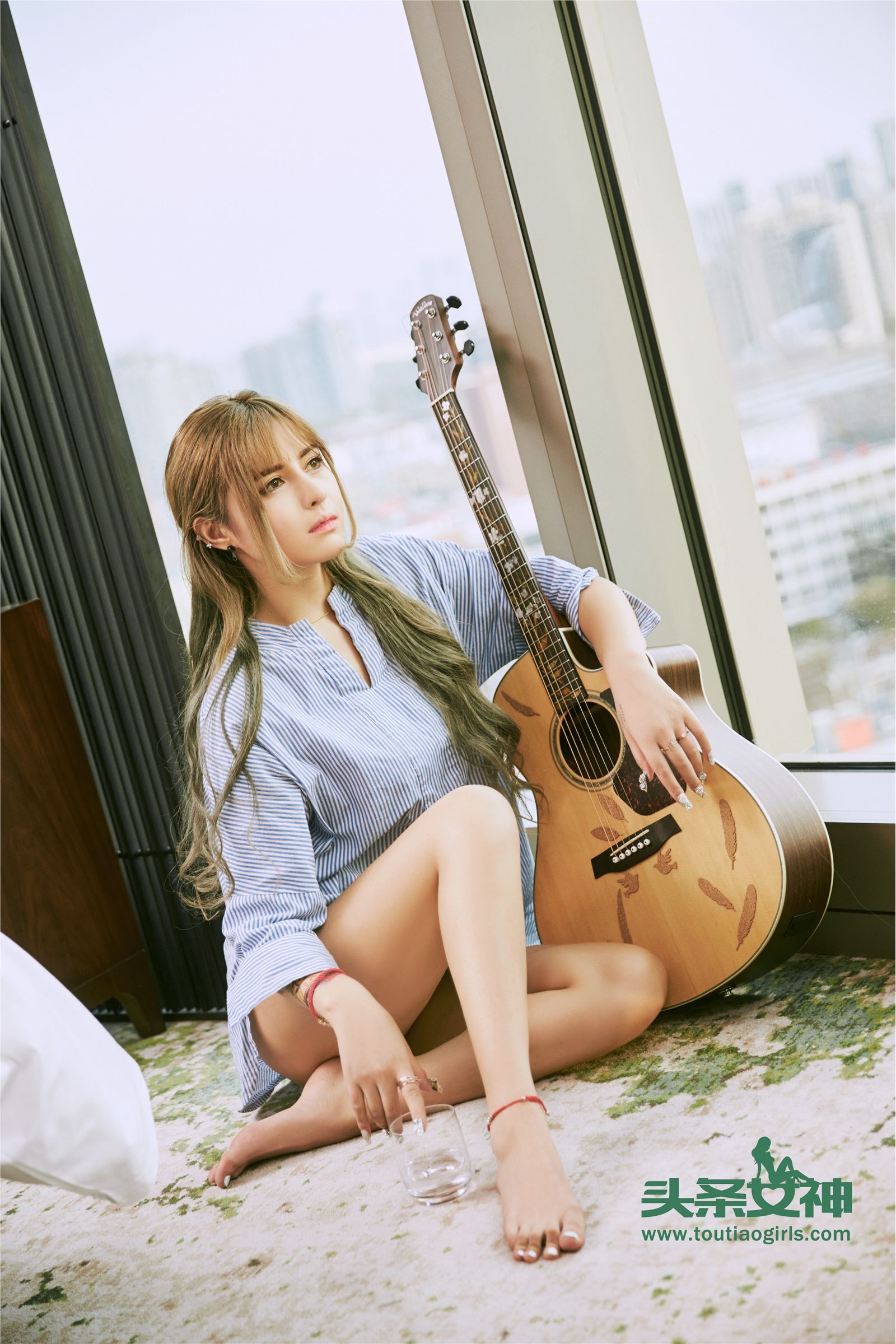 [TouTiao头条女神] 2017.04.17 No.255 温蒂沐色暖阳小美女