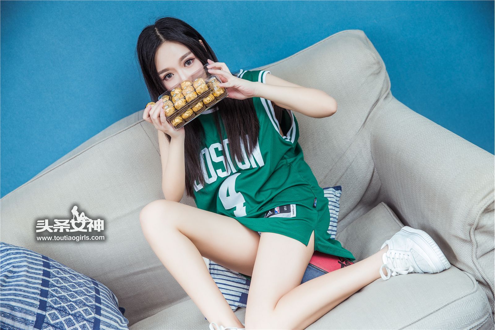 [TouTiao]头条女神 2017-04-19 朱莉亚 早开的晚霞