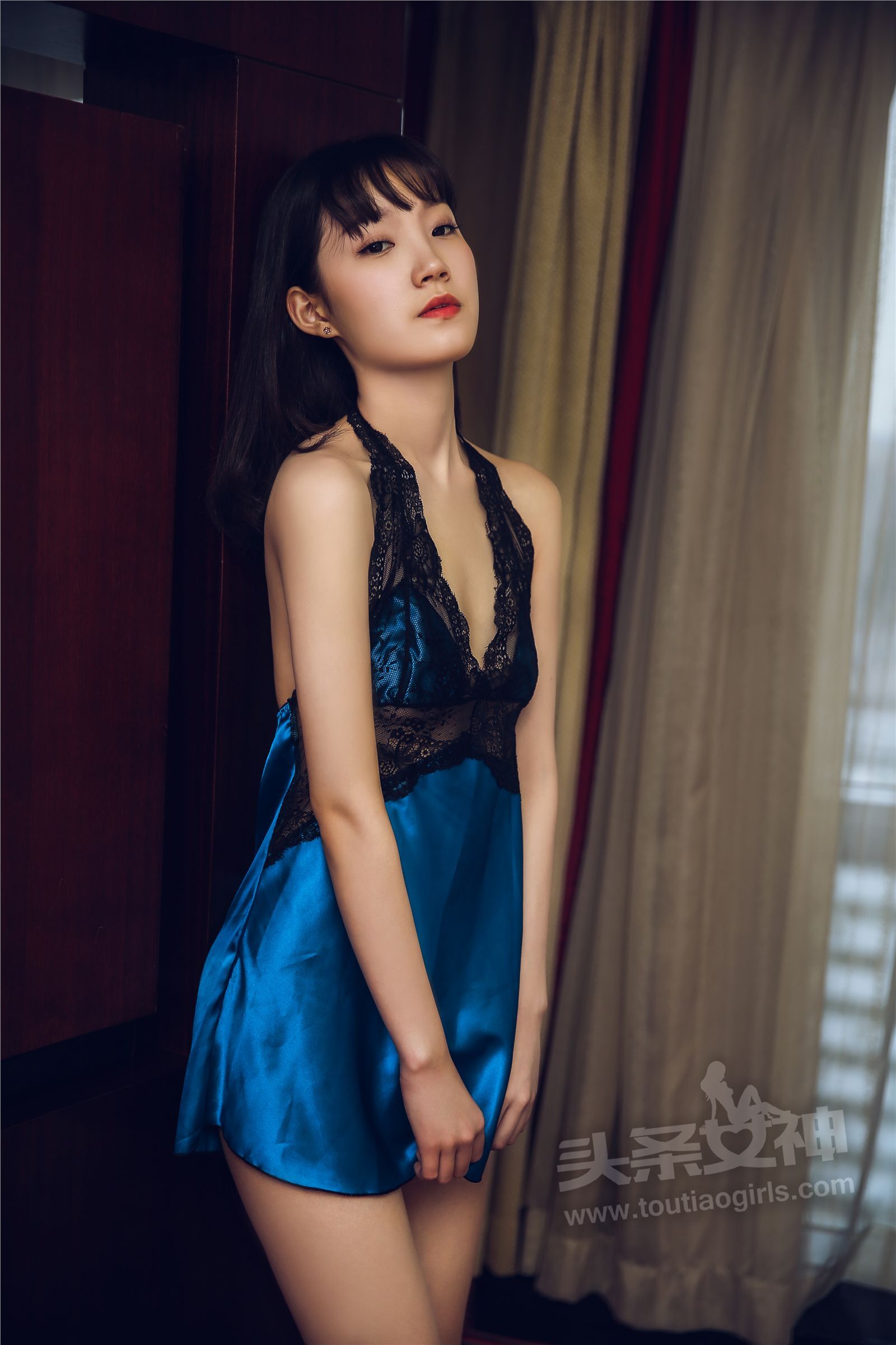 [TouTiao]头条女神 2017-07-07 lucy 羞涩蜜腿