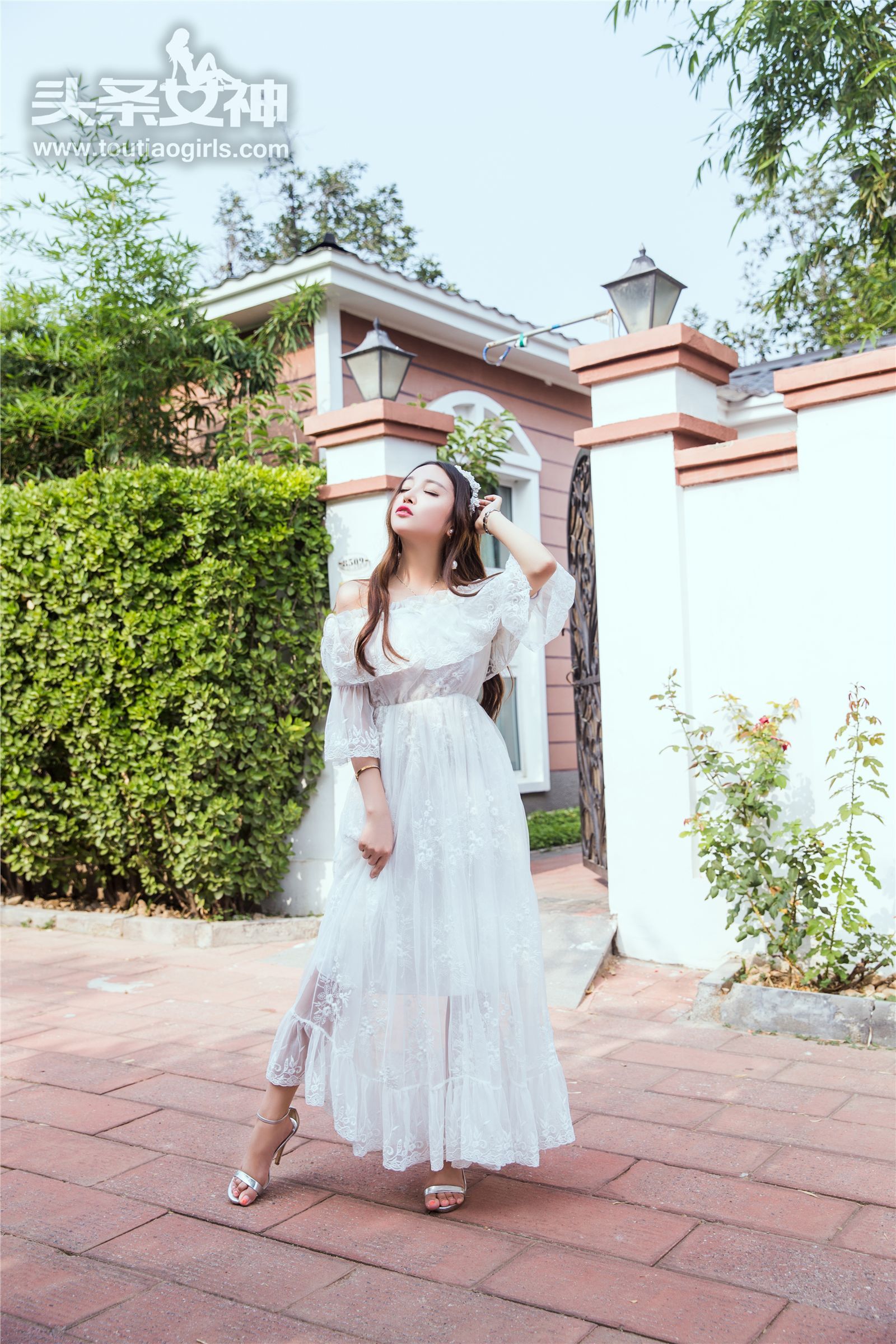 [Toutiaogirls头条女神]2017-08-06 花花仙子 李梓熙