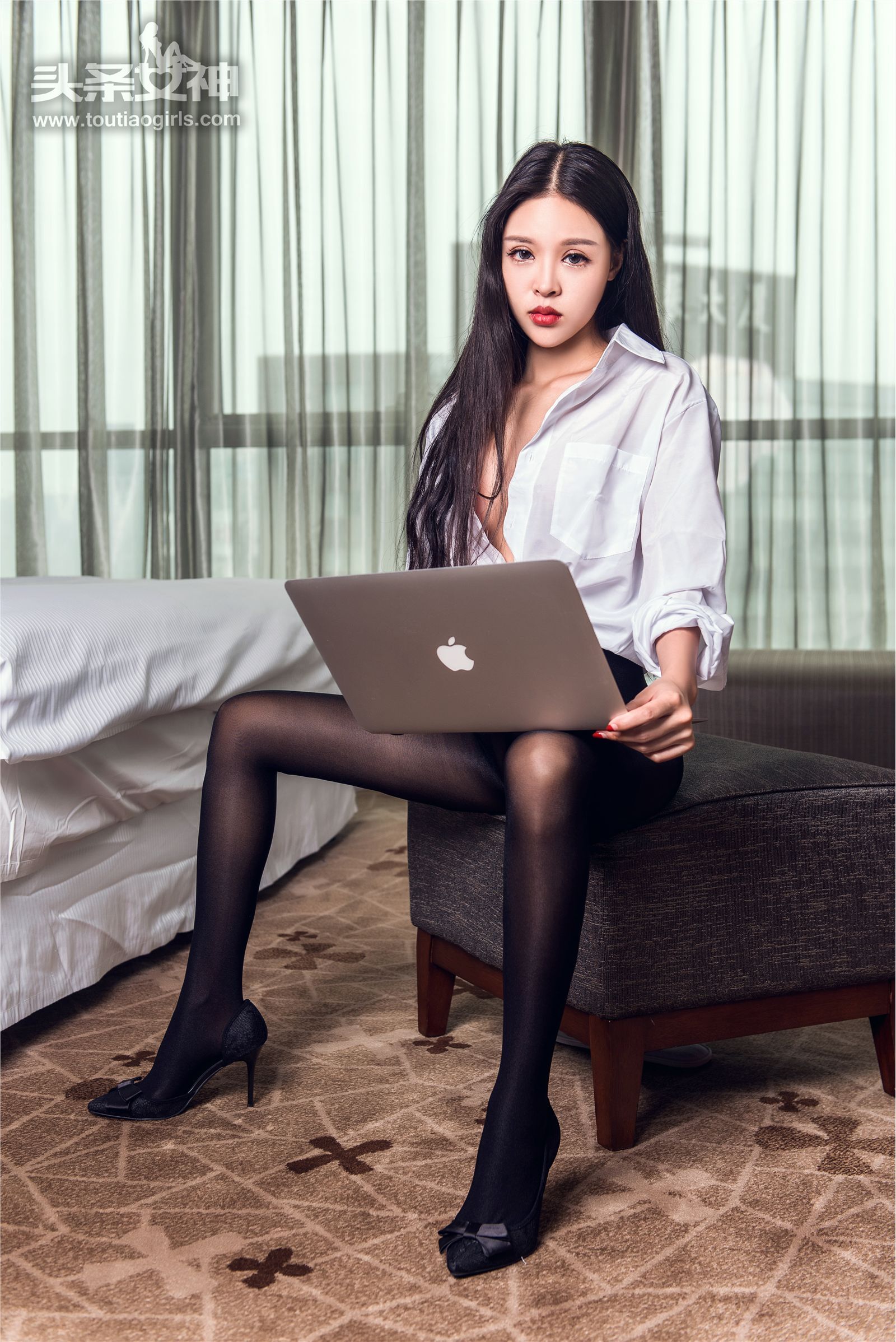 [Toutiaogirls头条女神]2017-08-19 美人秘书 锦葵