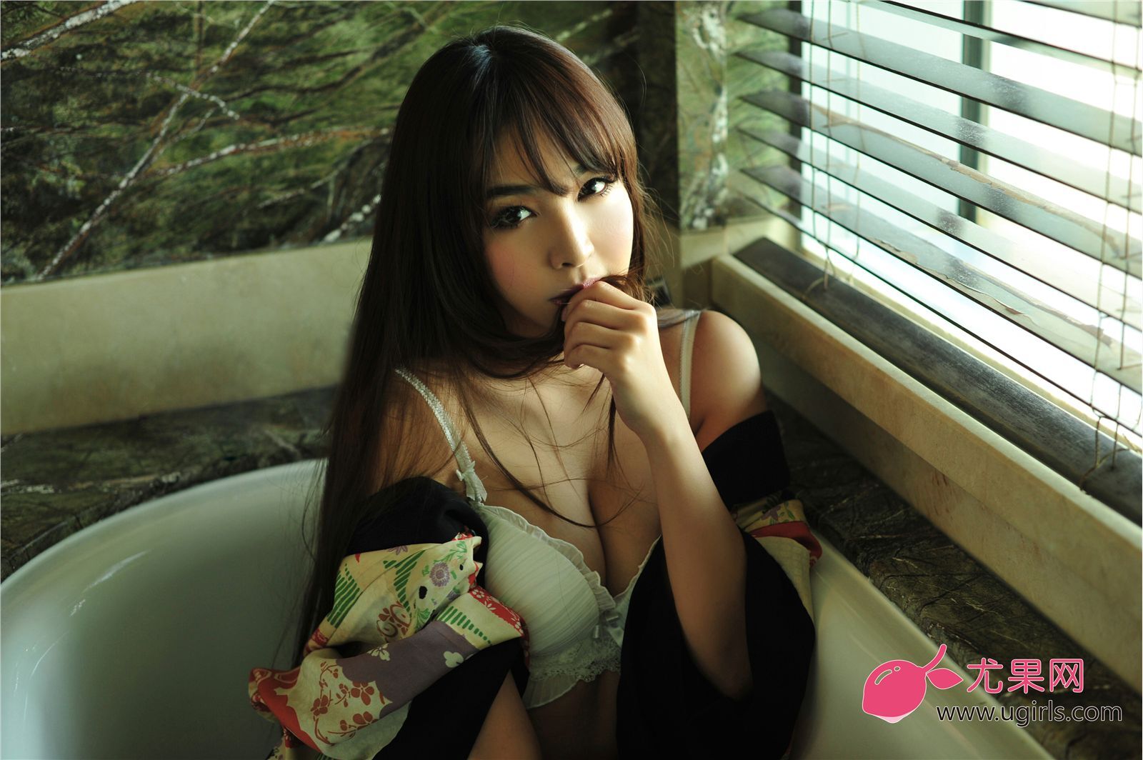 [Ugirls尤果网]2014.04.21 E012 张译文