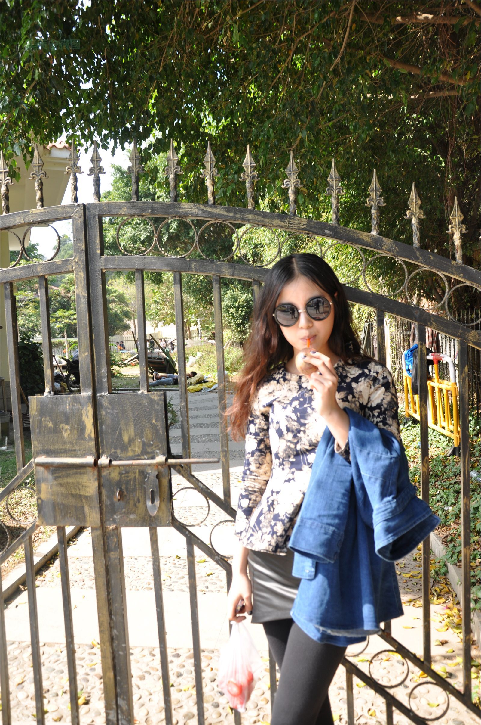 子顔2012.11.22(Y)私拍套图 林子颜散心