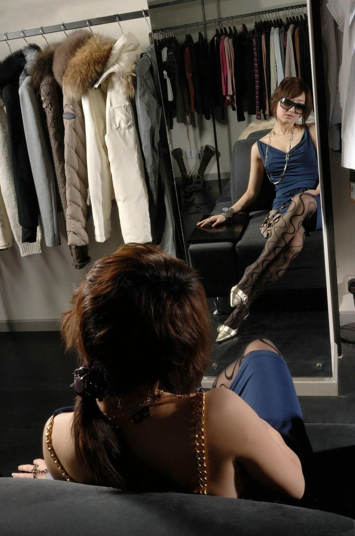 KELLY 妹妹逛街，谁来帮我做导购